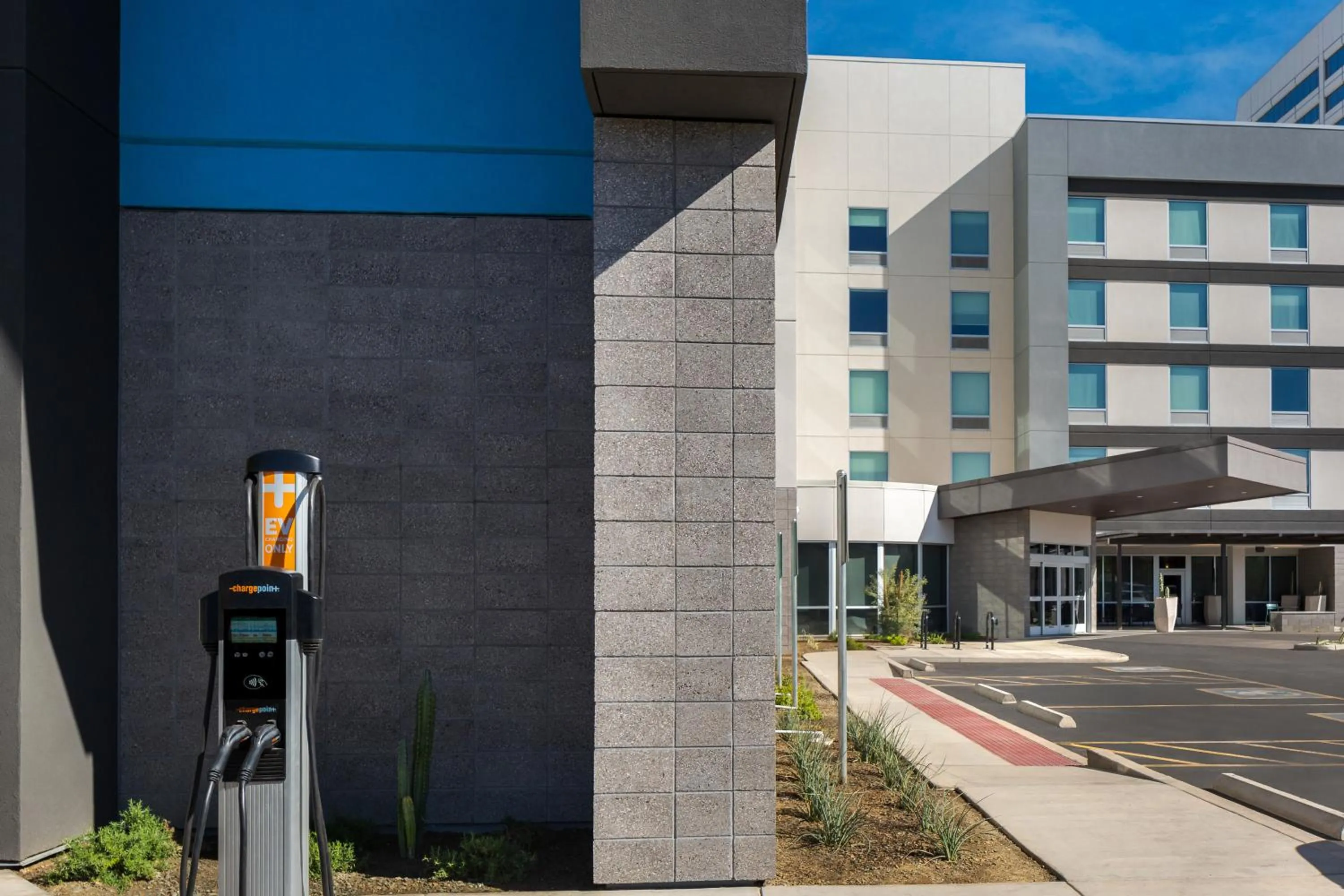 Property building in Home2 Suites By Hilton Phoenix Midtown