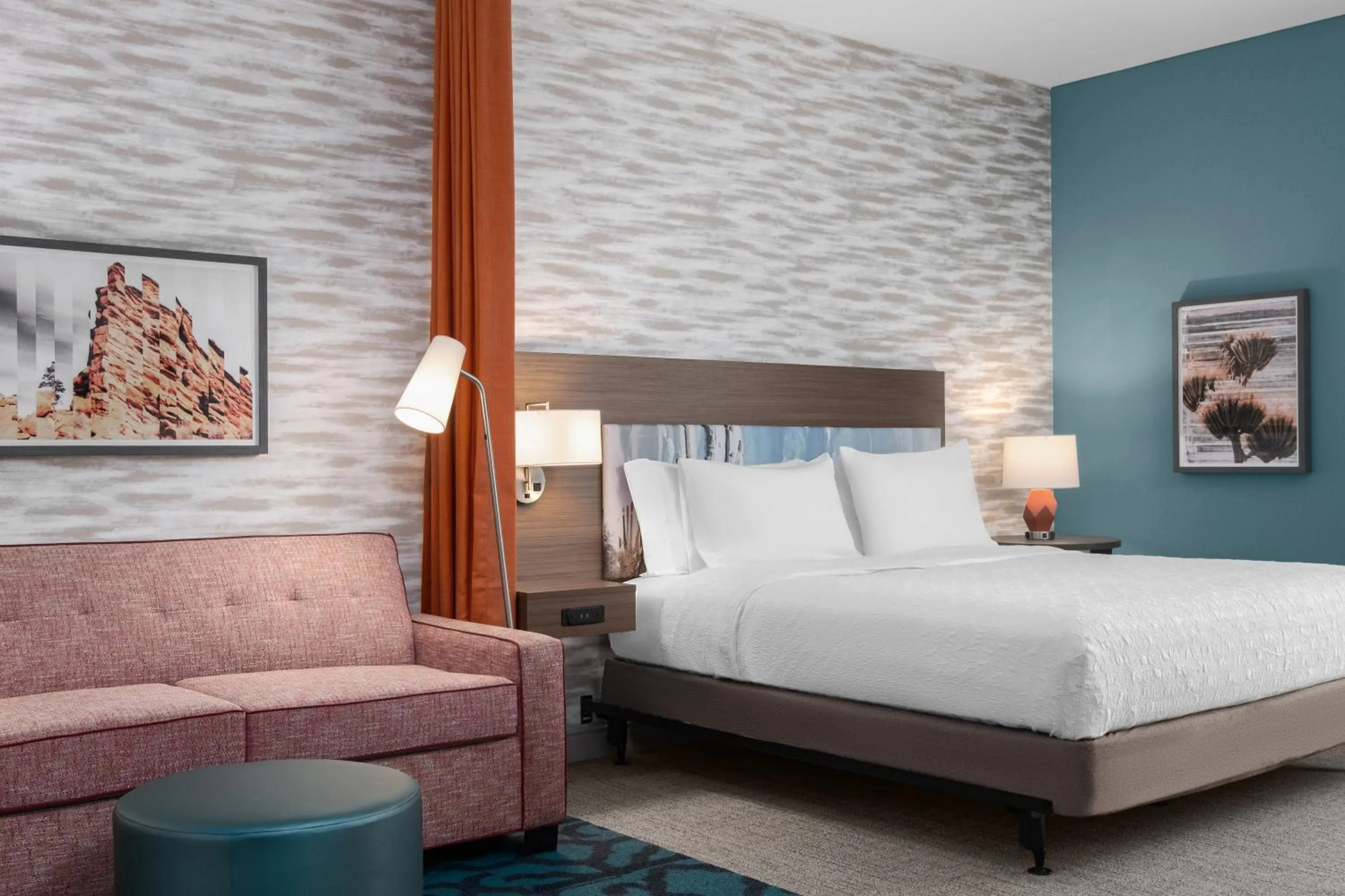 Bed in Home2 Suites By Hilton Phoenix Midtown