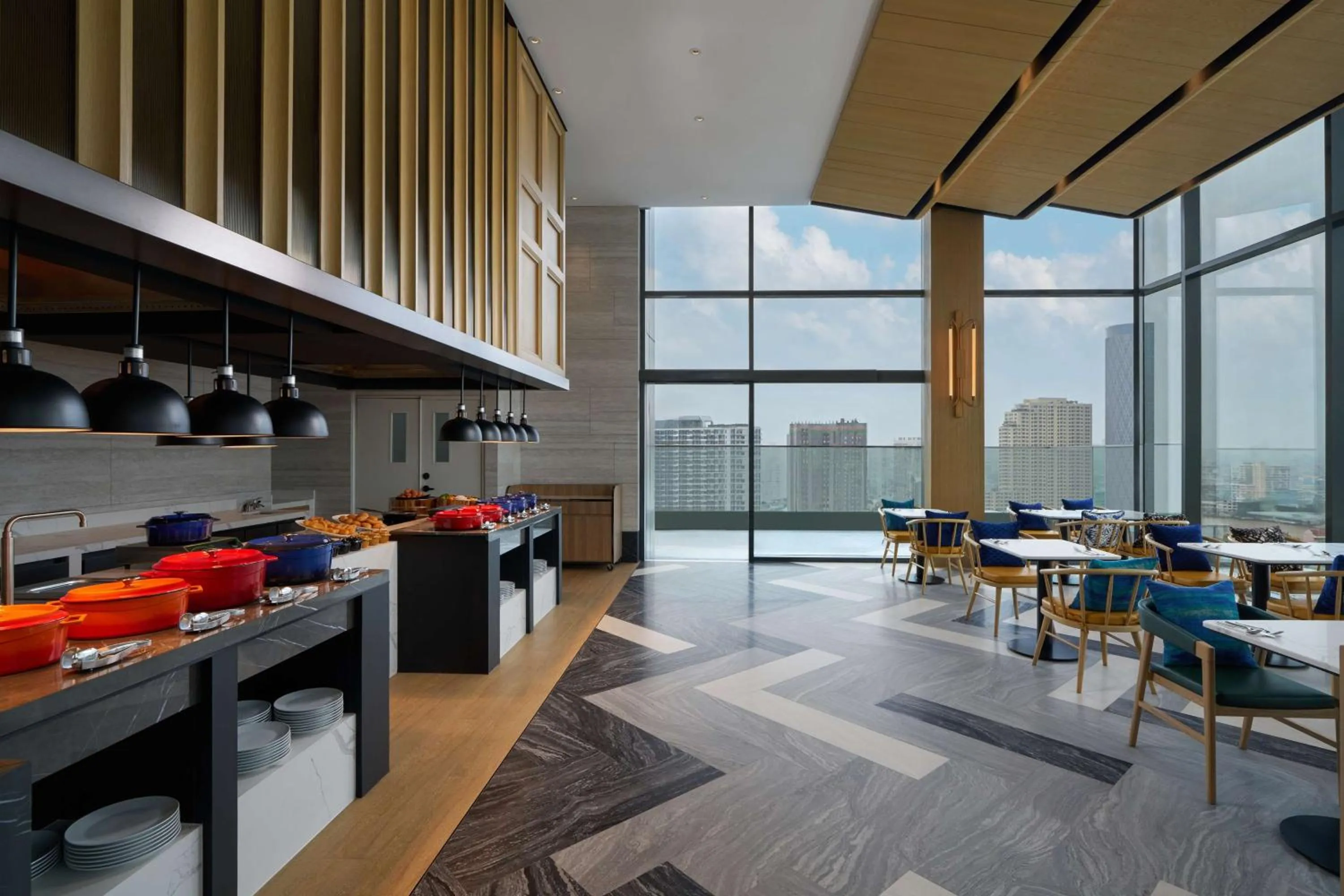 Restaurant/places to eat in Hilton Garden Inn Bangkok Riverside