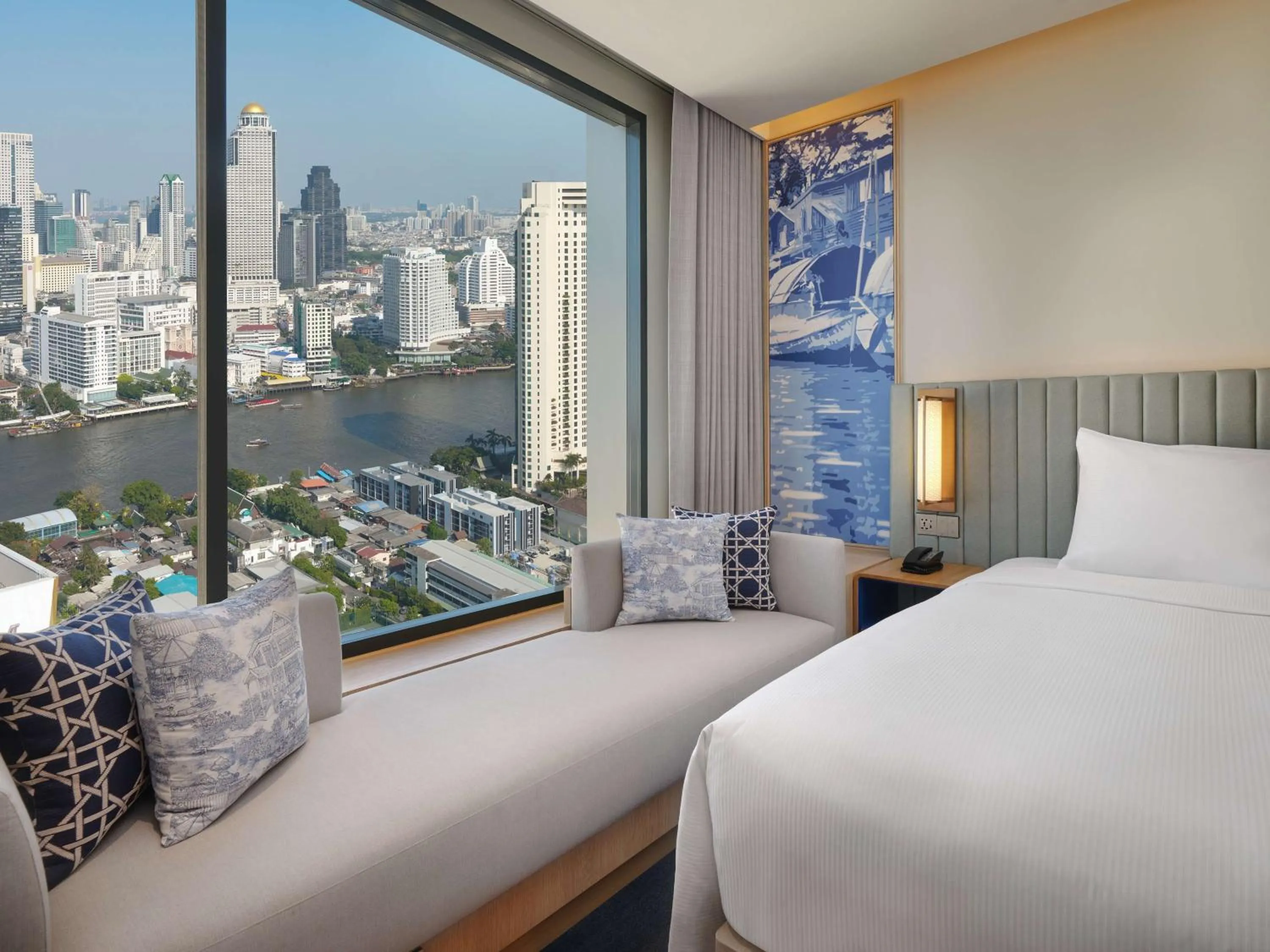 View (from property/room), Bed in Hilton Garden Inn Bangkok Riverside