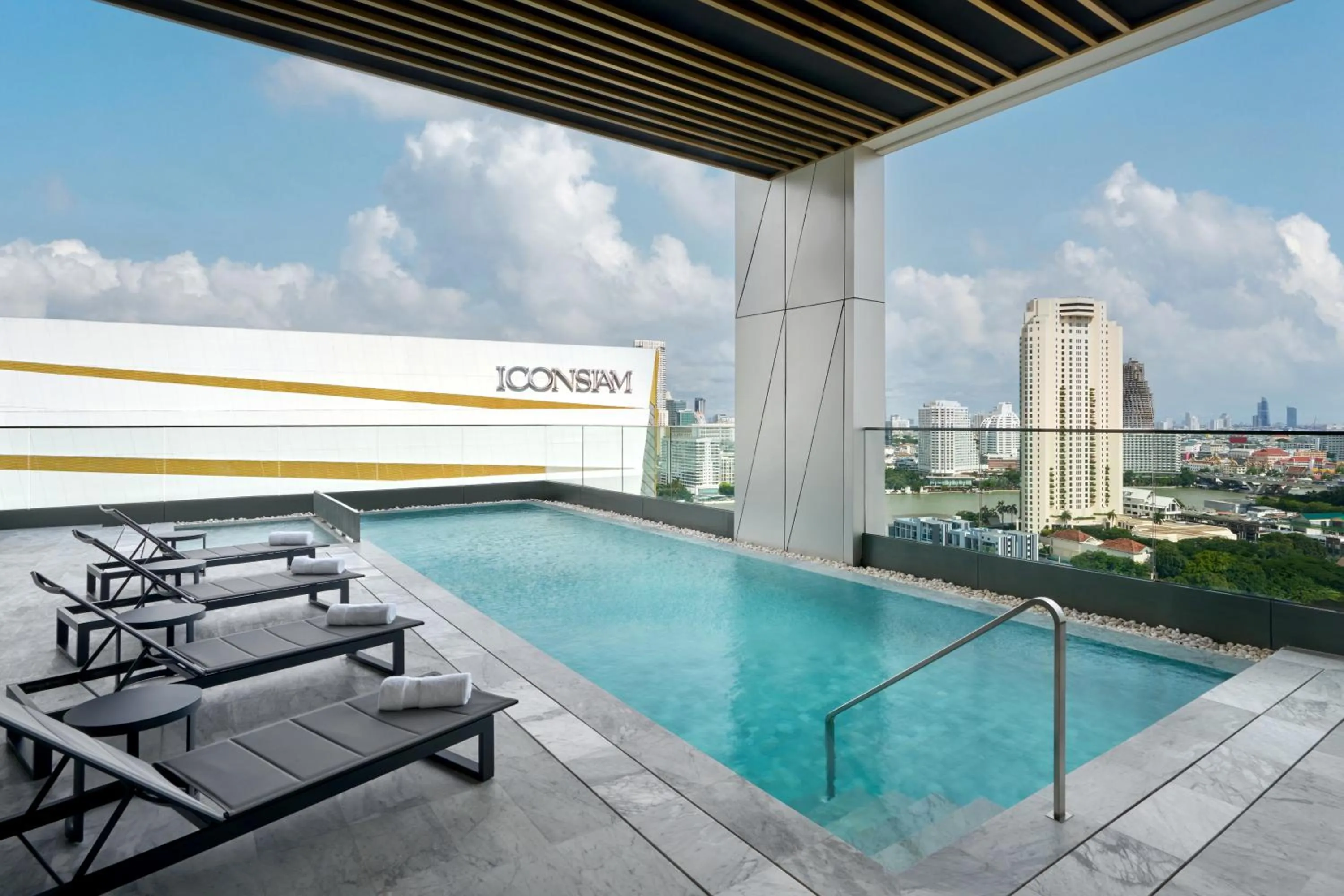 River view in Hilton Garden Inn Bangkok Riverside