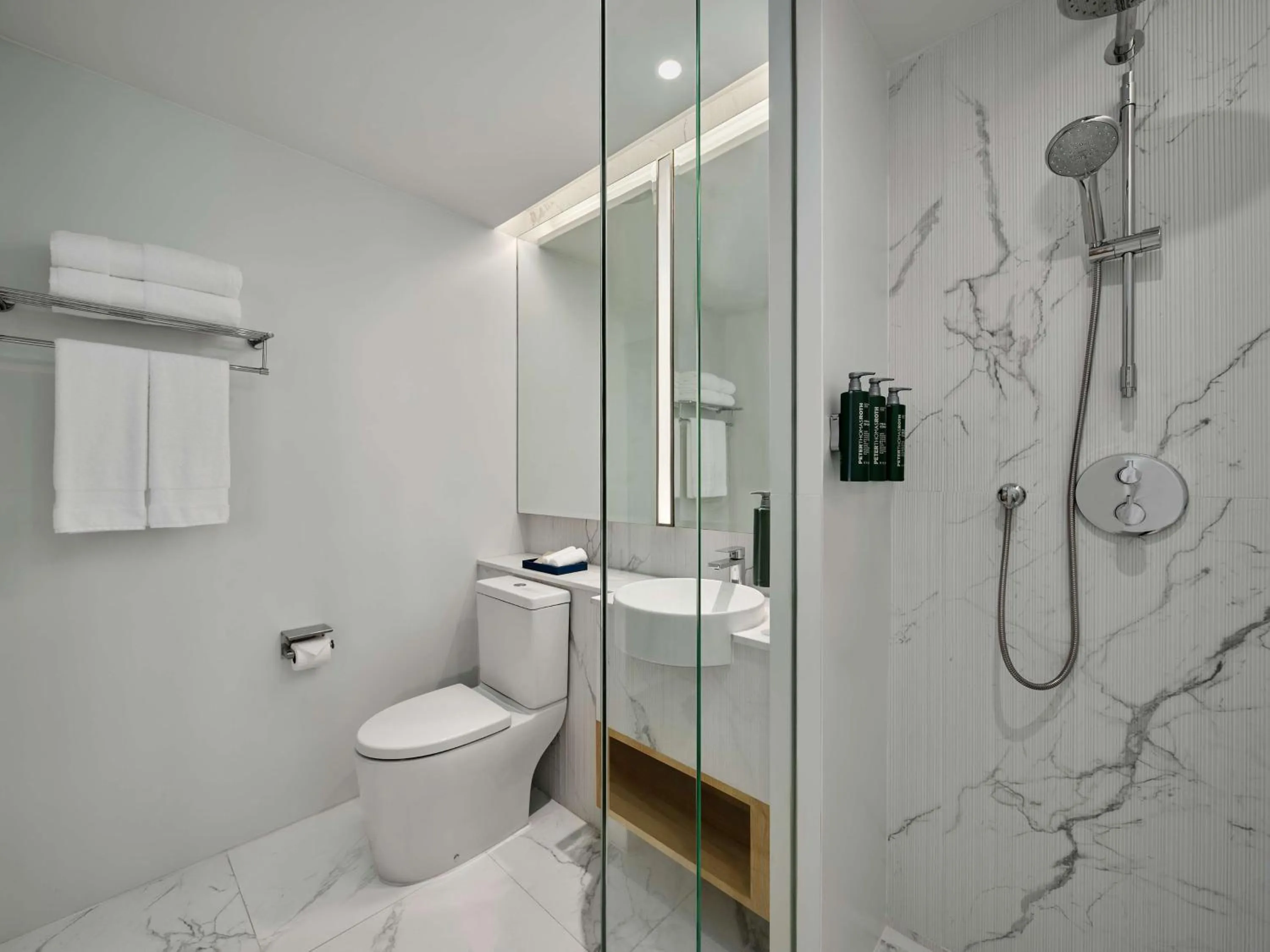 Toilet in Hilton Garden Inn Bangkok Riverside