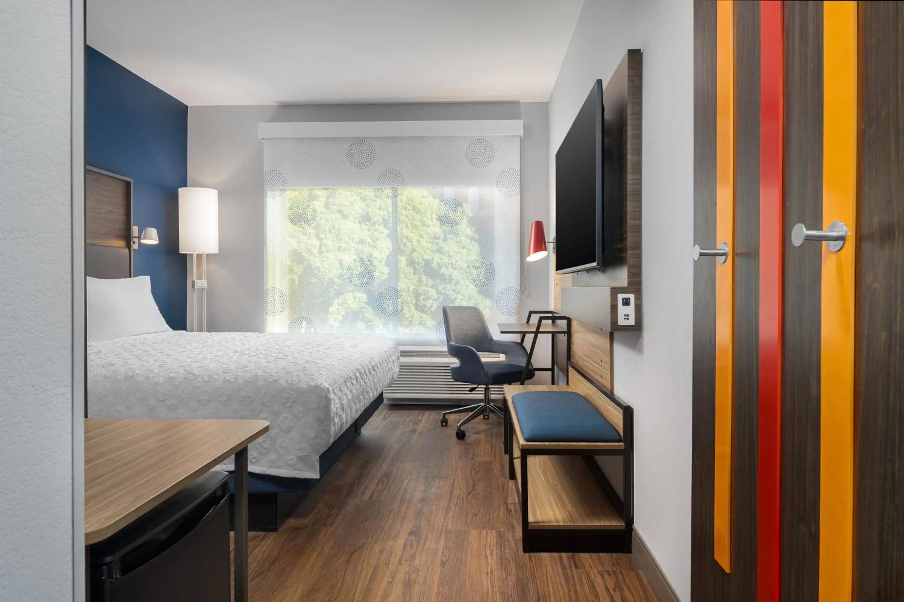 pet friendly, Bed in Tru By Hilton Phoenix Midtown