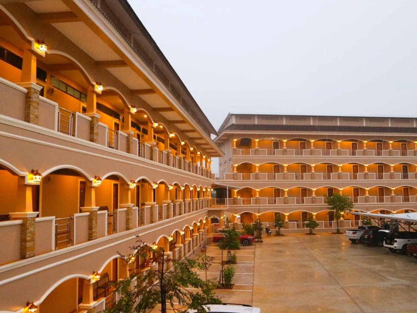 Facade/entrance in Capital O 75521 Sang Siri Apartment