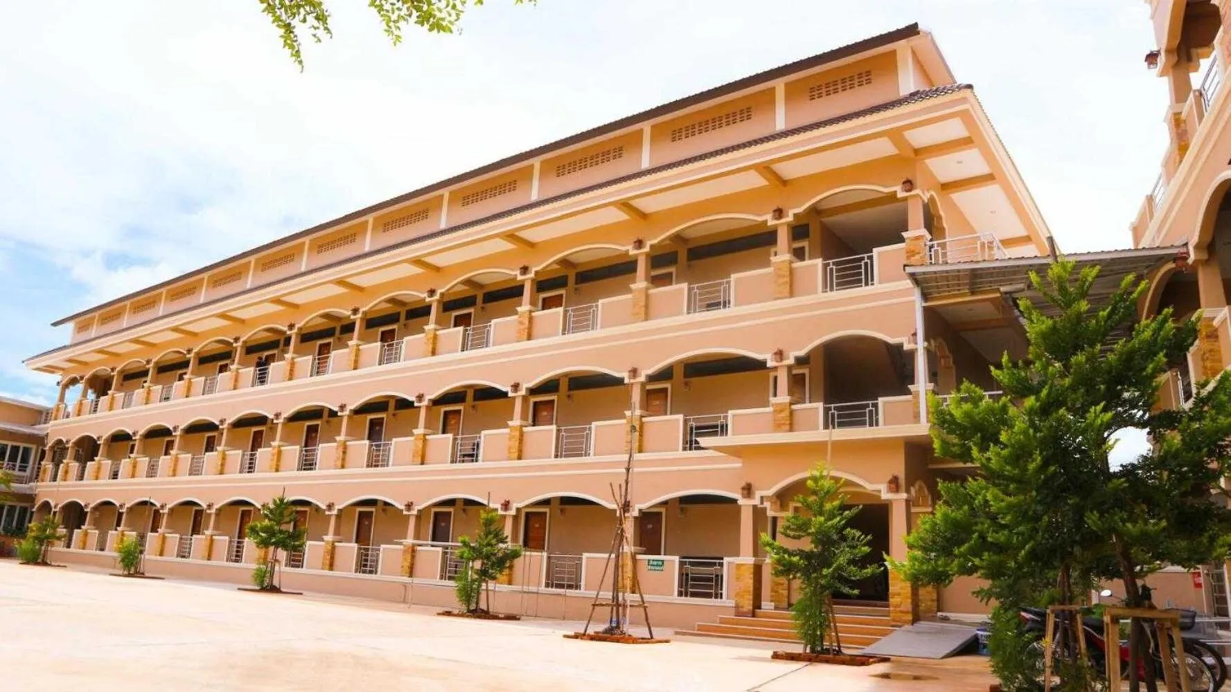 Facade/entrance in Capital O 75521 Sang Siri Apartment