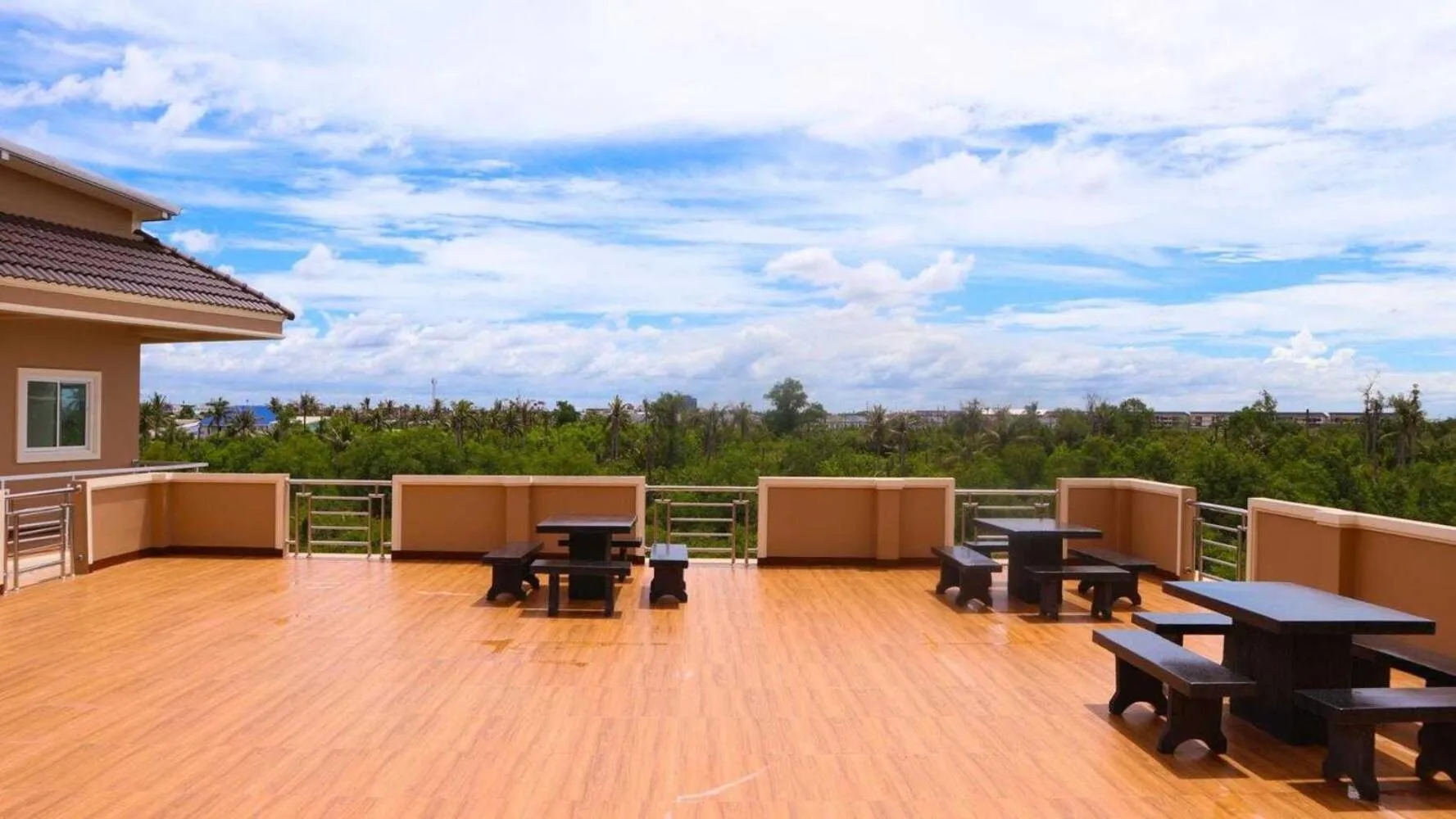 Facade/entrance in Capital O 75521 Sang Siri Apartment