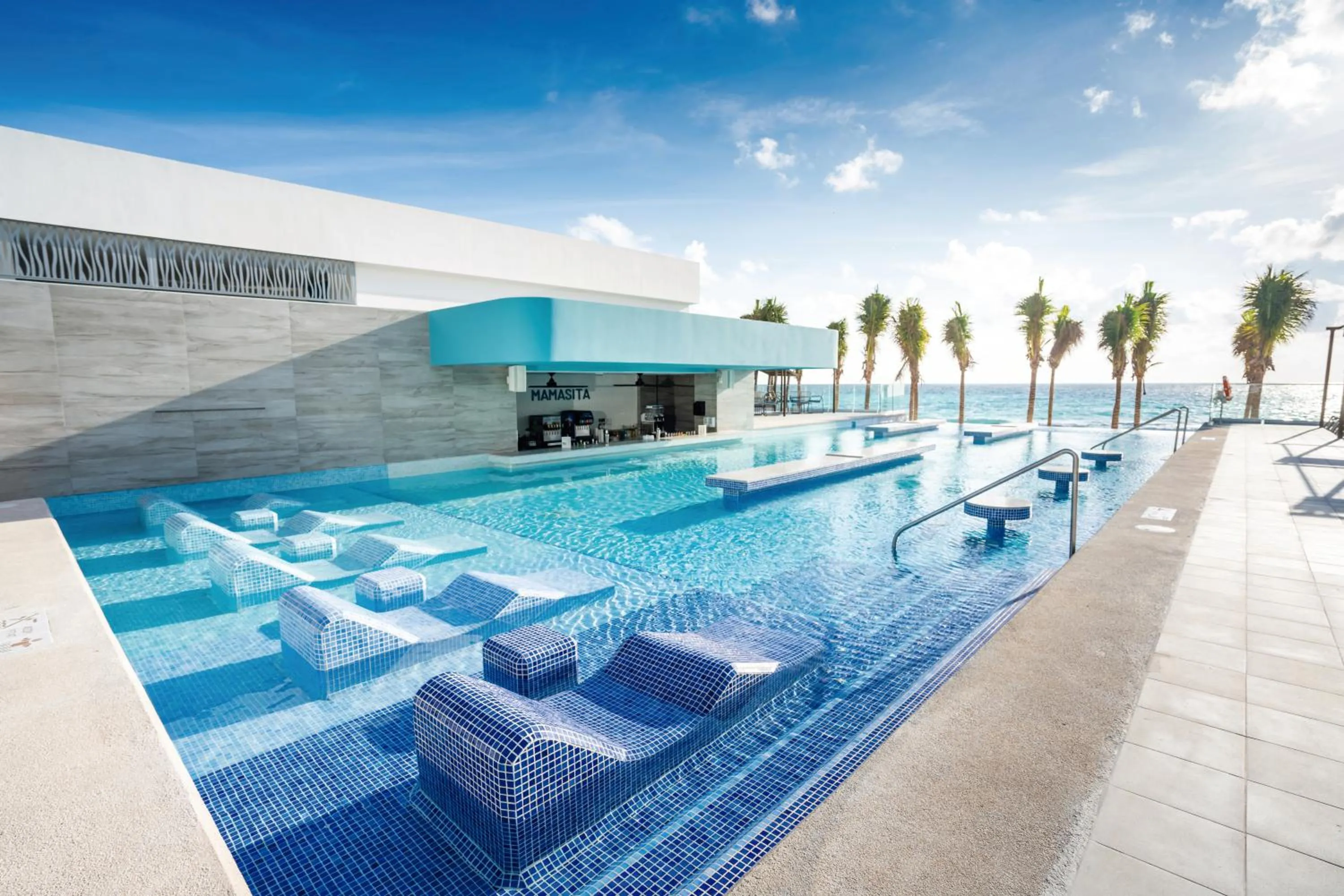 Swimming pool in Riu Palace Kukulkan - Adults Only - All Inclusive