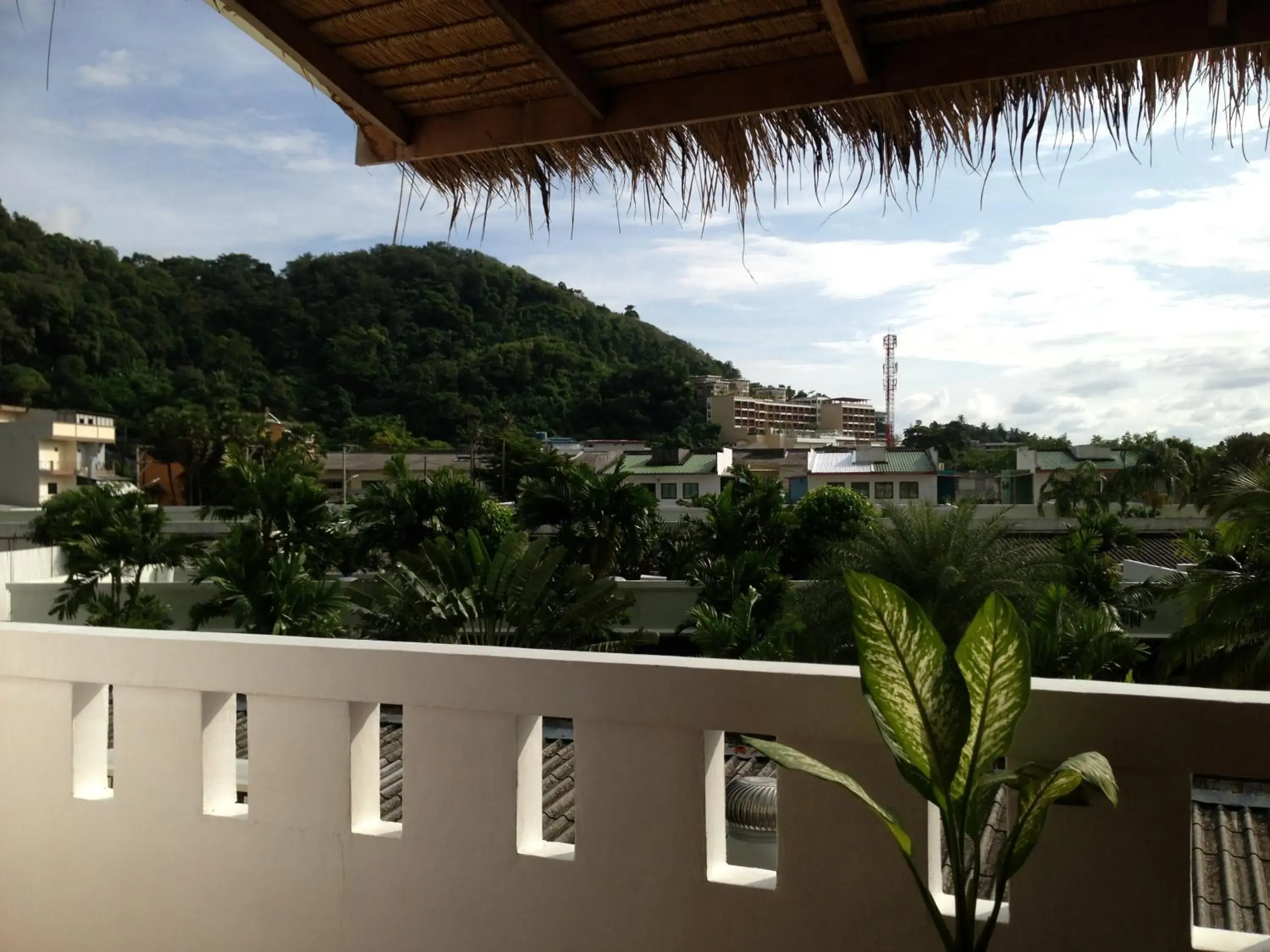 Deluxe Family Room in Karon Pool Hotel Deluxe Family Room in Karon Pool Hotel