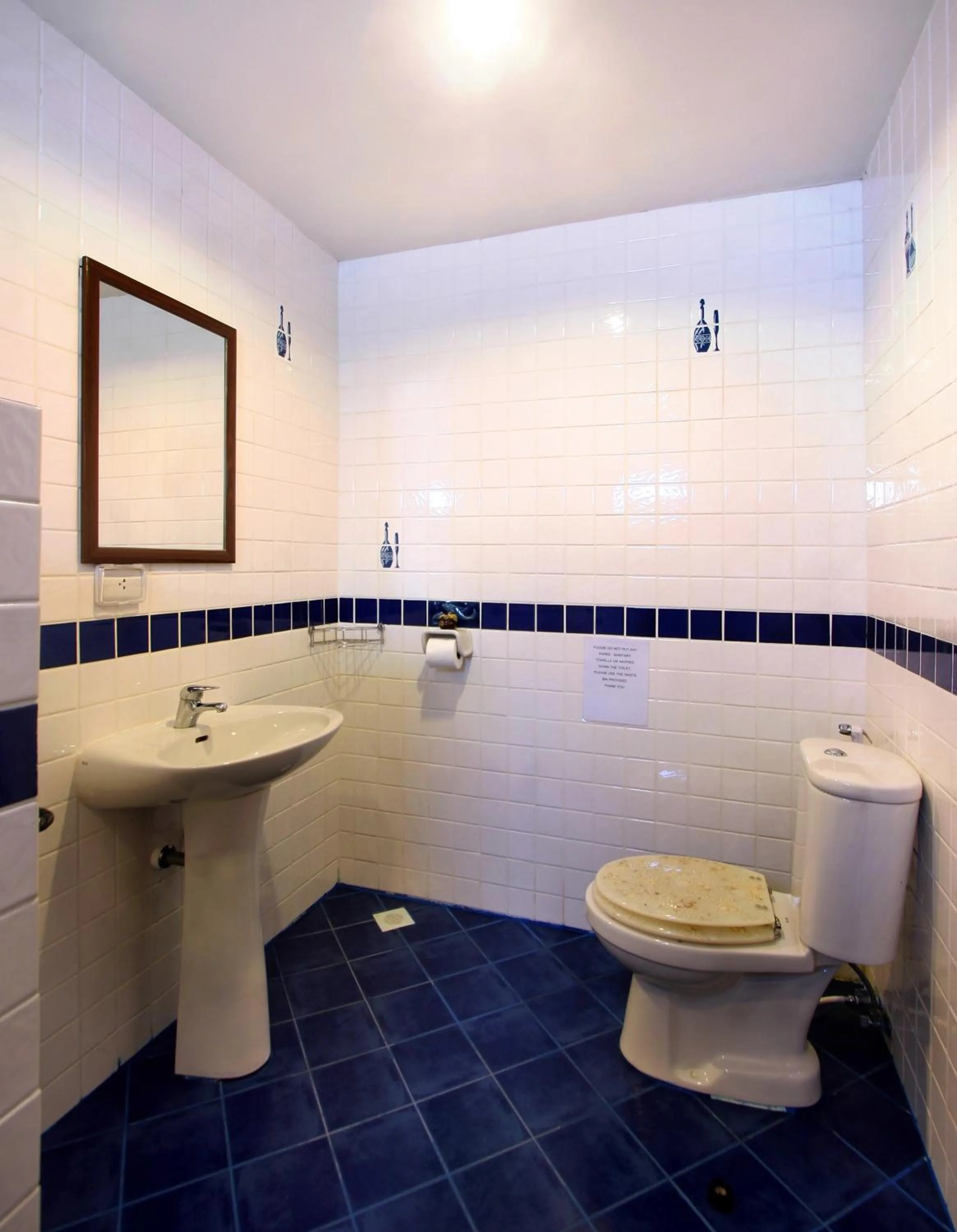 Bathroom in Karon Pool Hotel