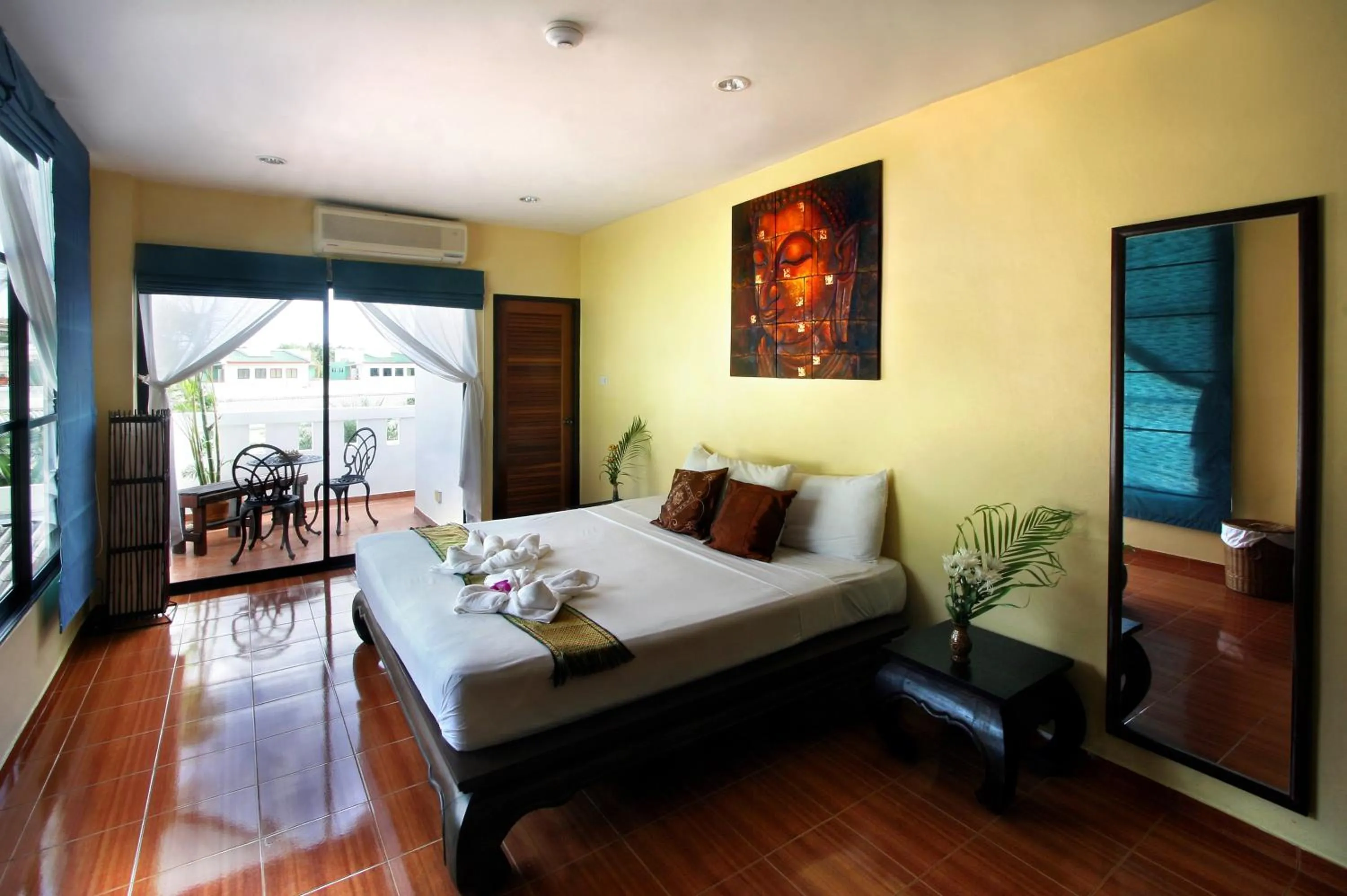 Bedroom, Bed in Karon Pool Hotel