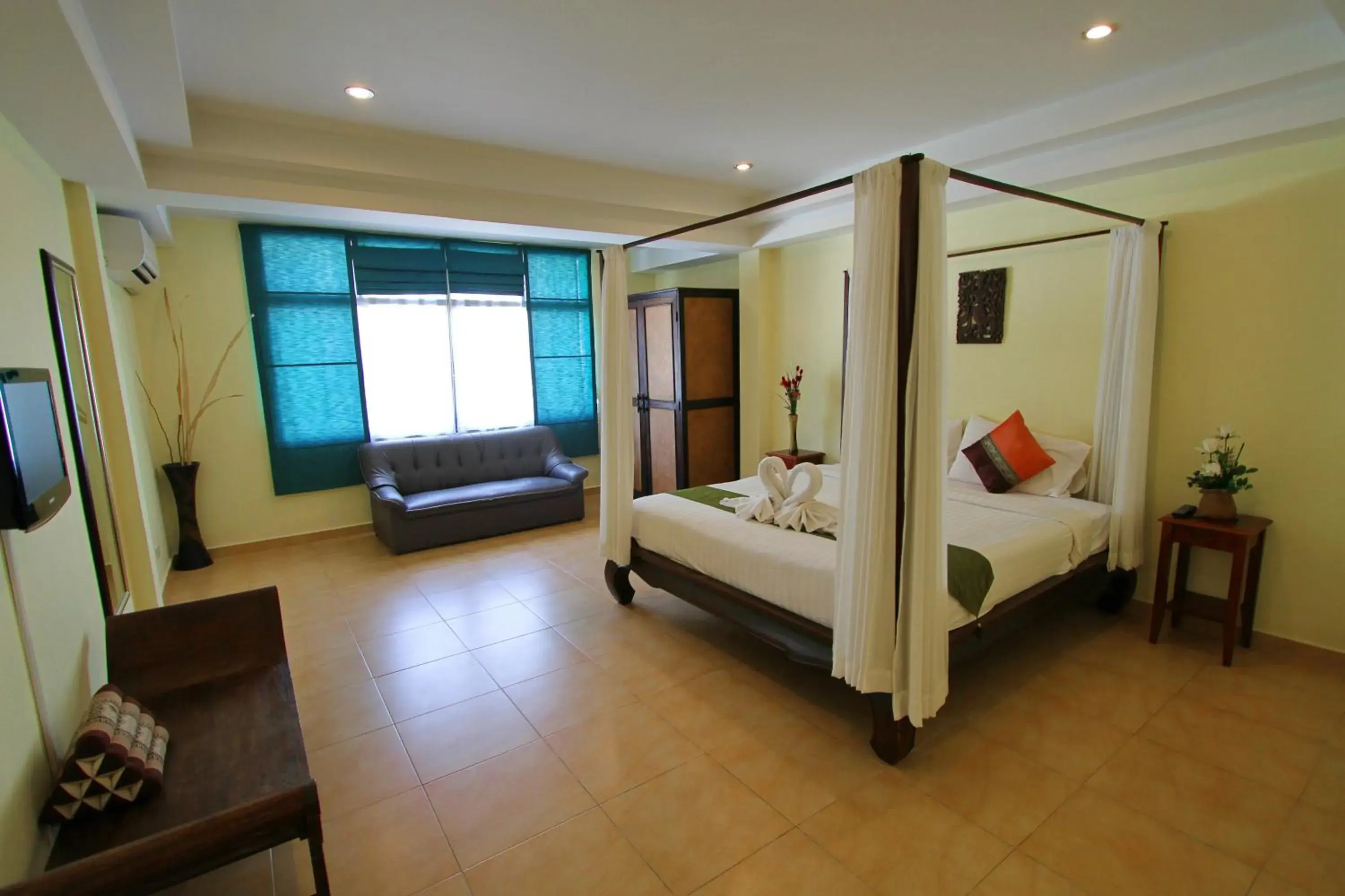 Two-Bedroom Apartment in Karon Pool Hotel Two-Bedroom Apartment in Karon Pool Hotel