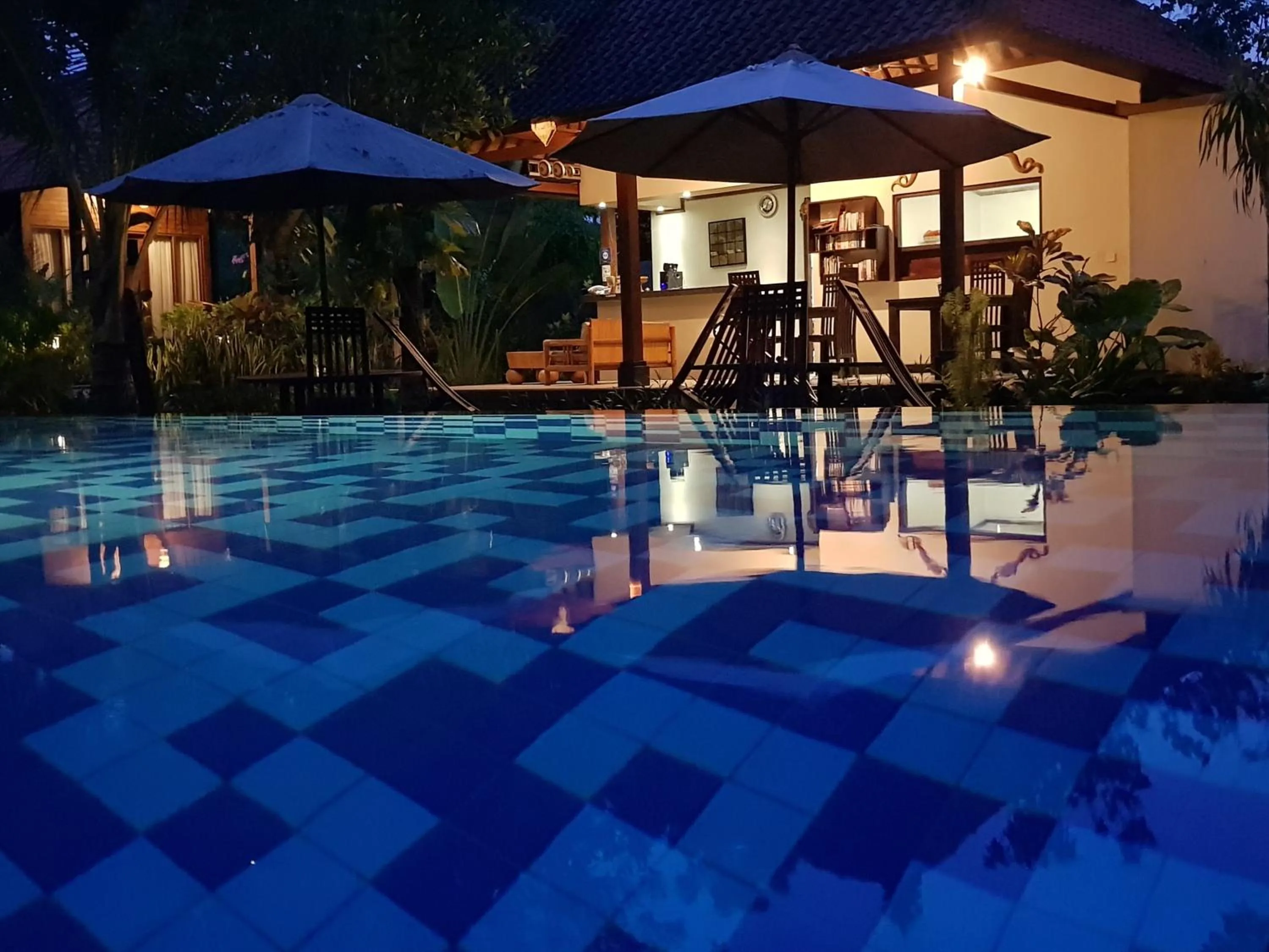 Restaurant/places to eat in Kencana Garden