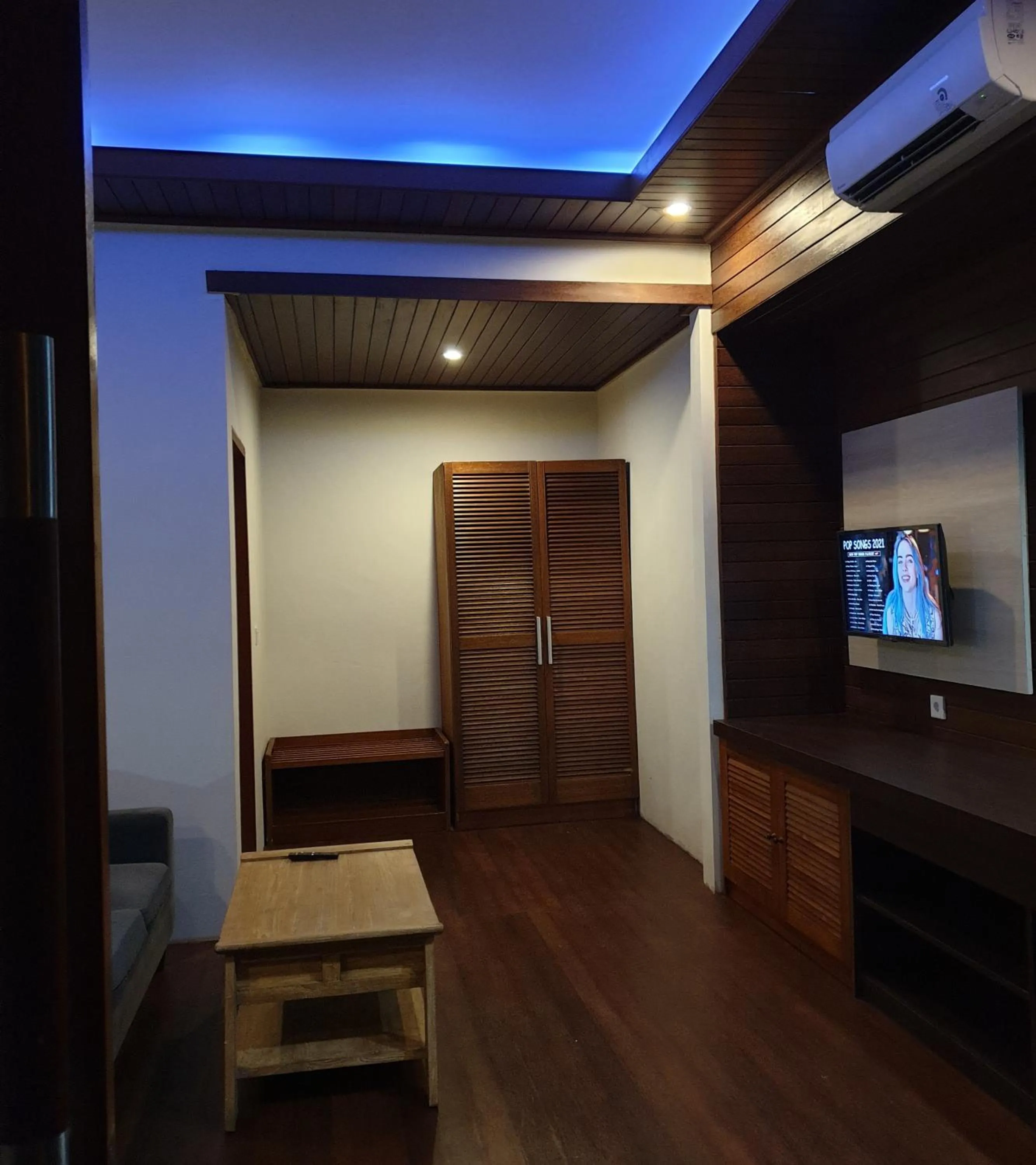 TV and multimedia in Kencana Garden