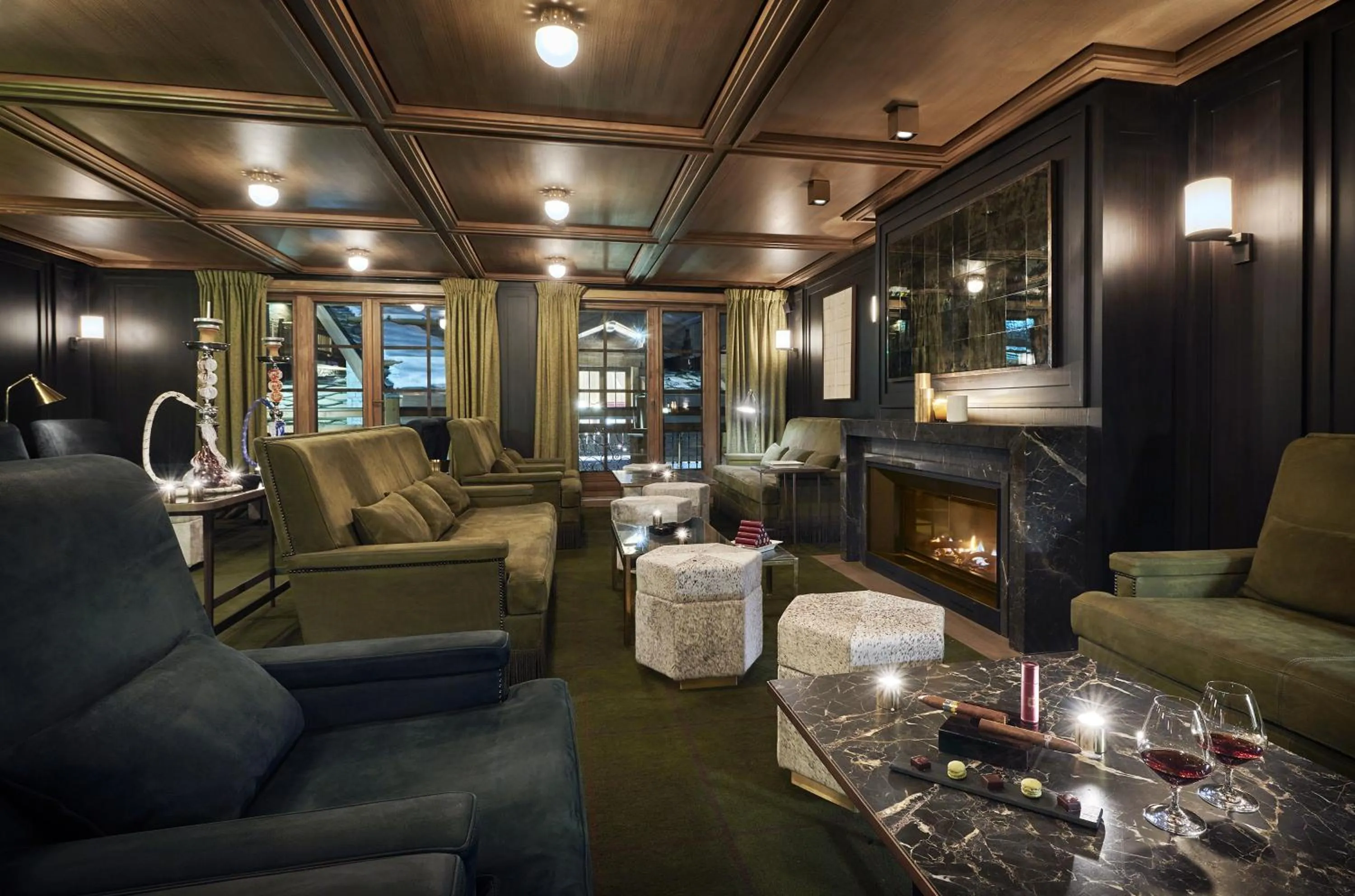 Communal lounge/ TV room in Apogée Courchevel, Oetker Hotels