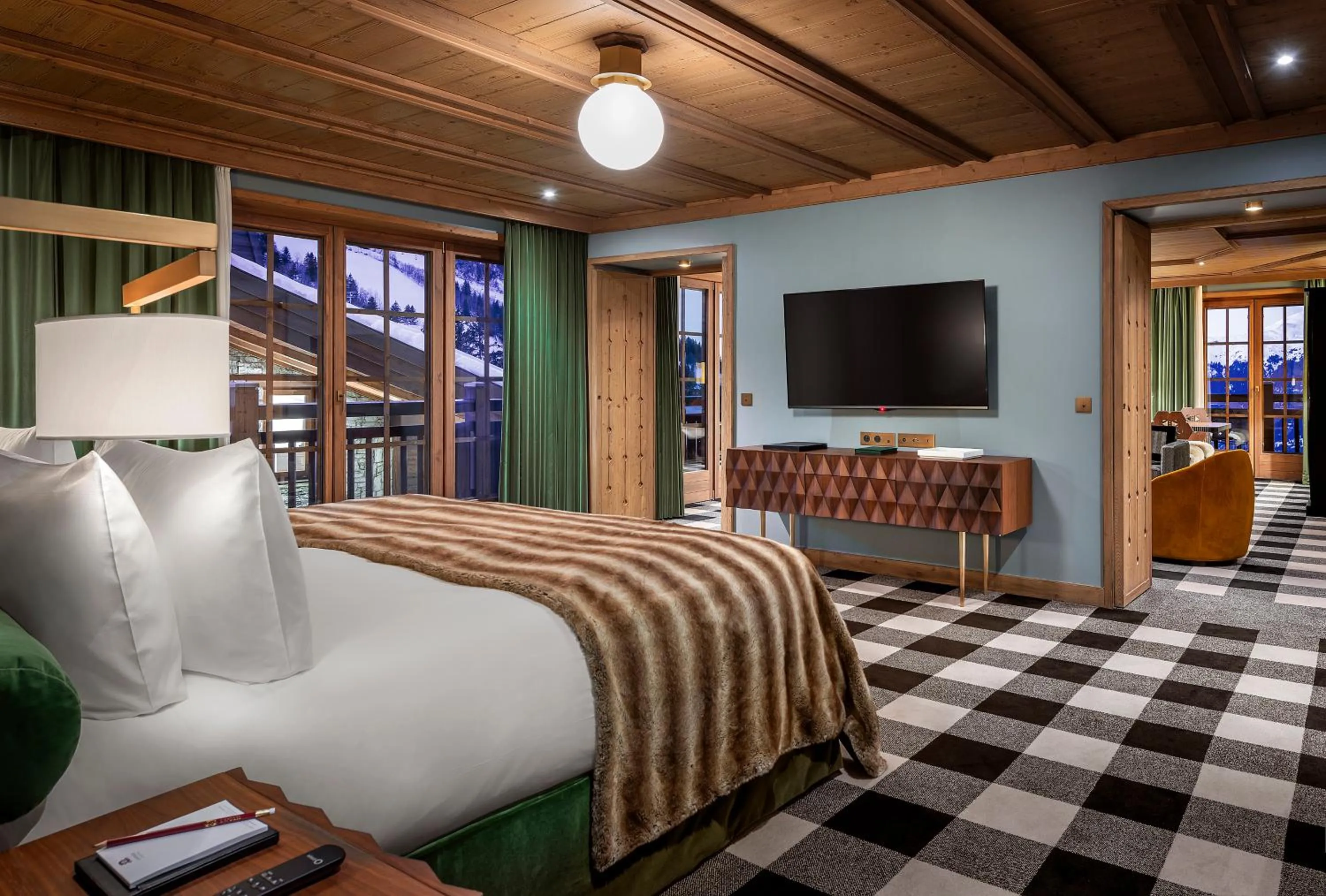 Bedroom, Bed in Apogée Courchevel, Oetker Hotels