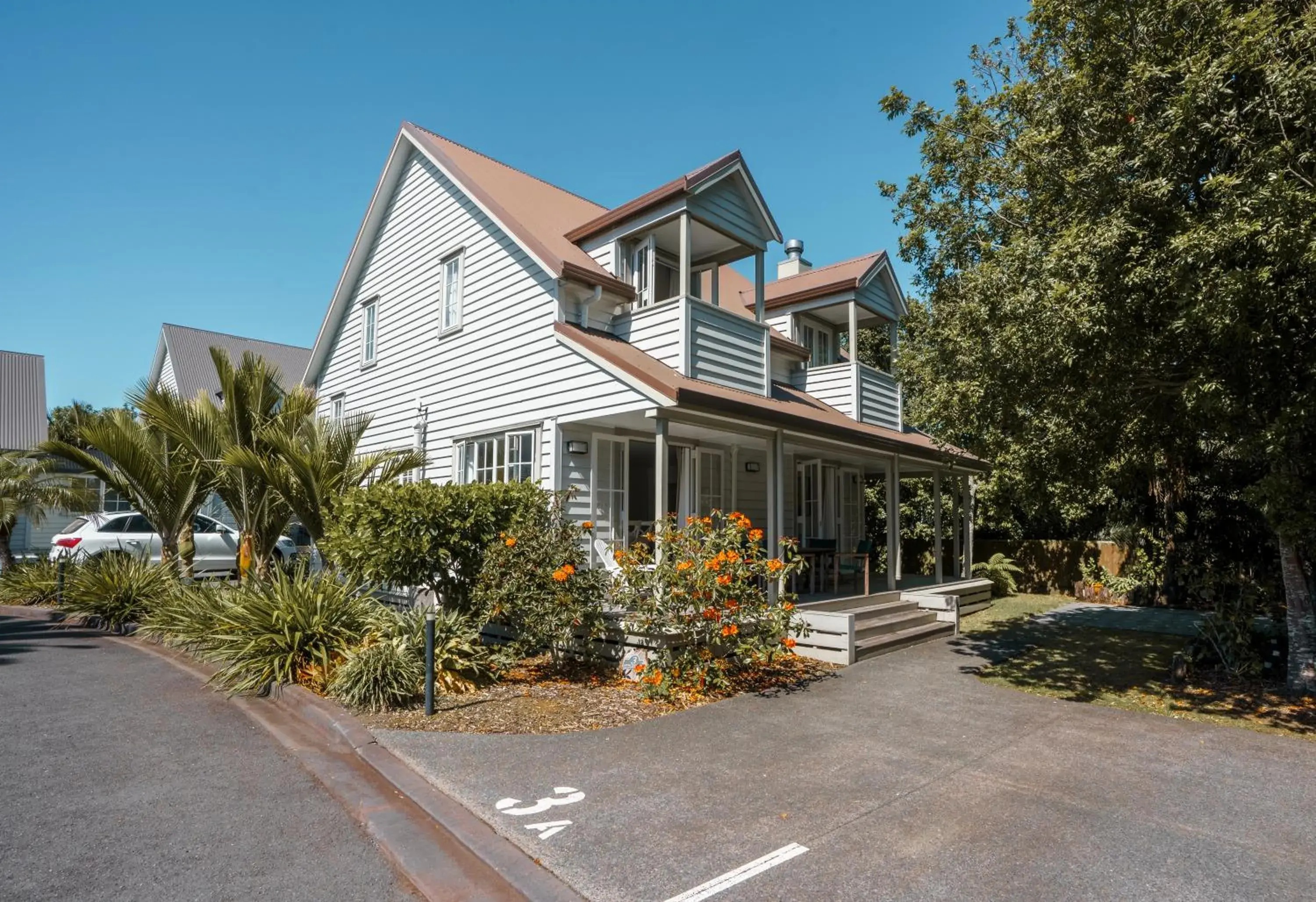 Capital Cottage 2-4 Bedroom- Russell Cottages Collection Capital Cottage 2-4 Bedroom- Russell Cottages Collection