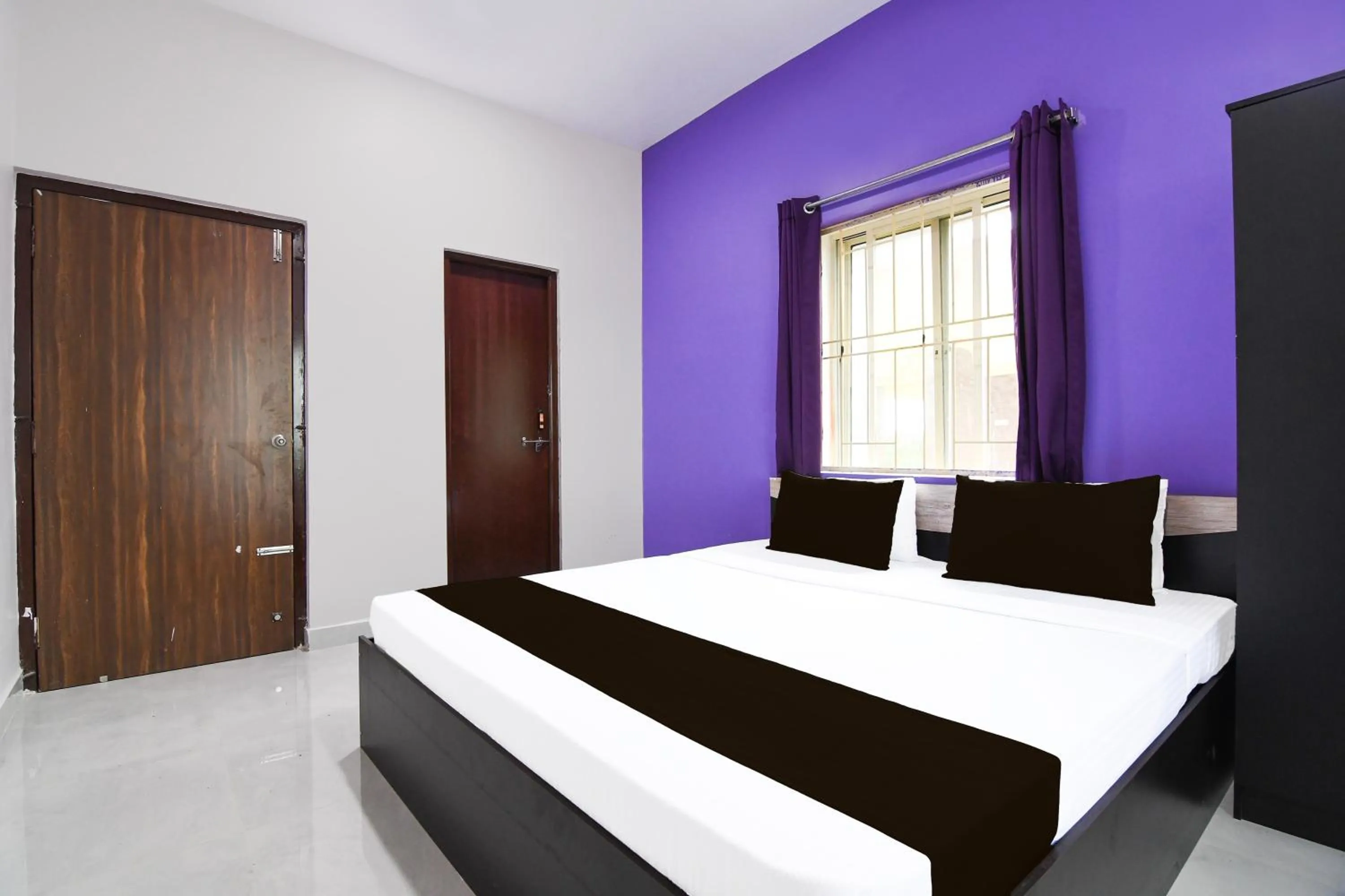 Bedroom, Bed in Super Hotel O MNJ Mansion