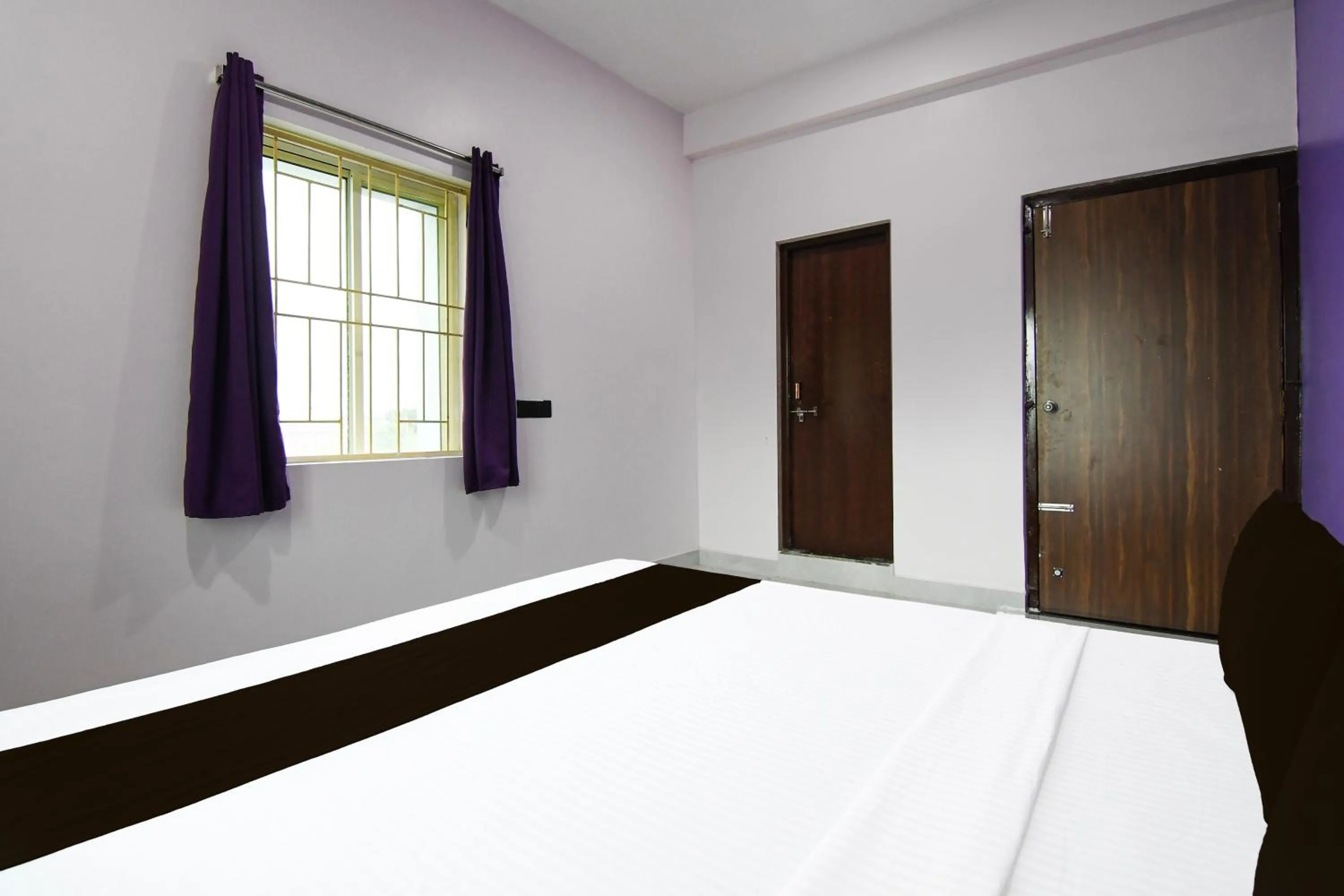 Bedroom, Bed in Super Hotel O MNJ Mansion