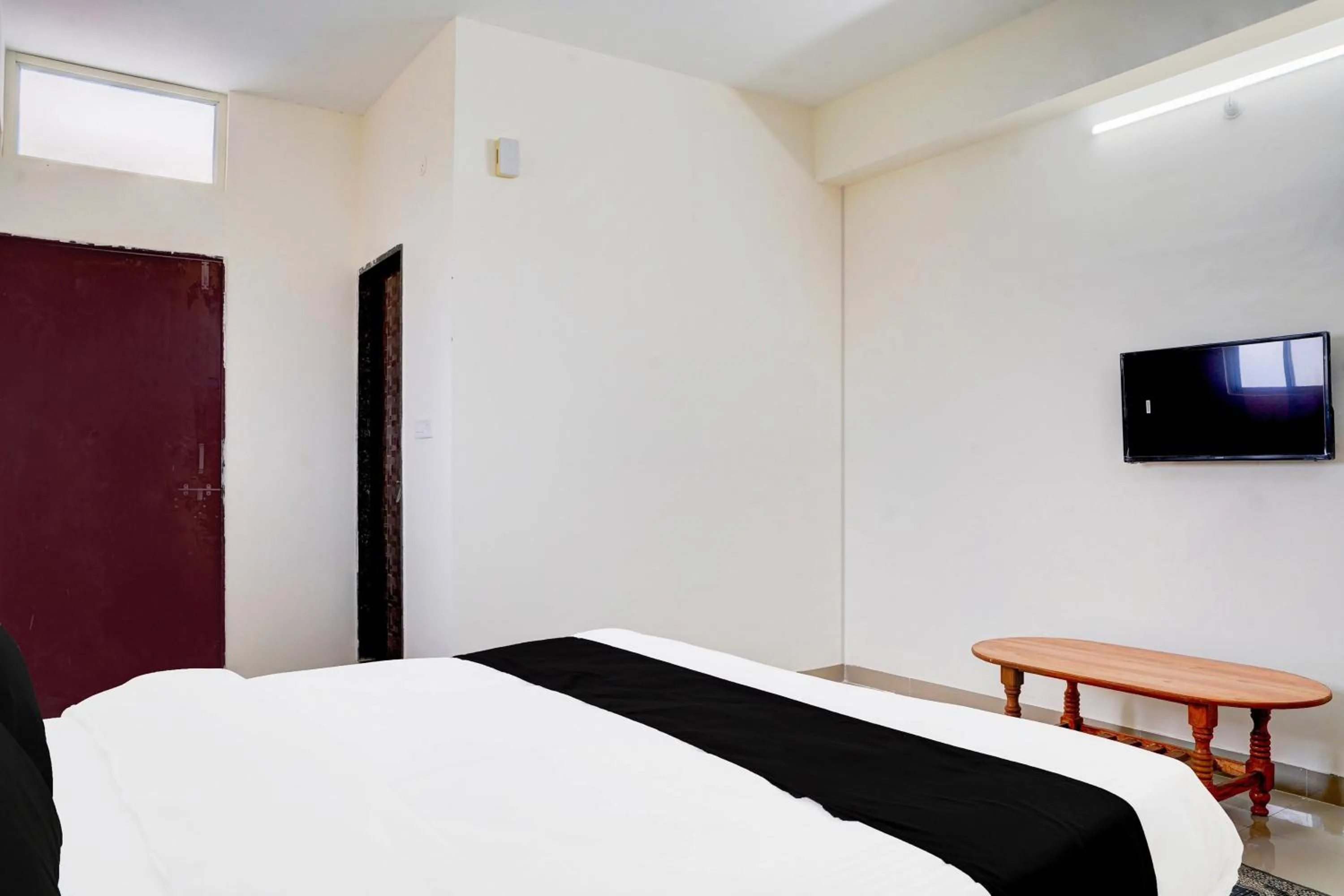 Bedroom, Bed in Hotel O MAZENTA PALACE