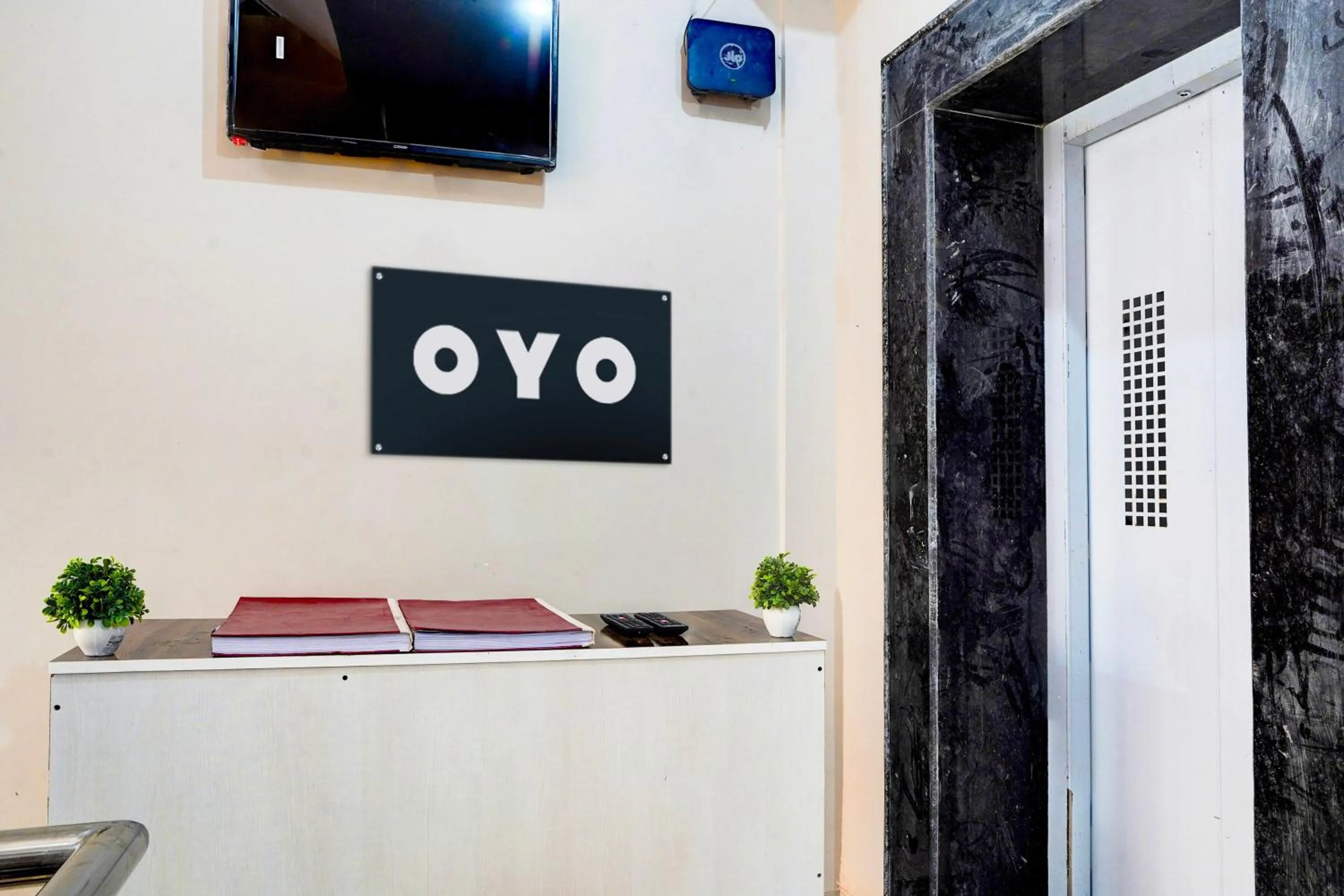 Lobby or reception in Hotel O MAZENTA PALACE