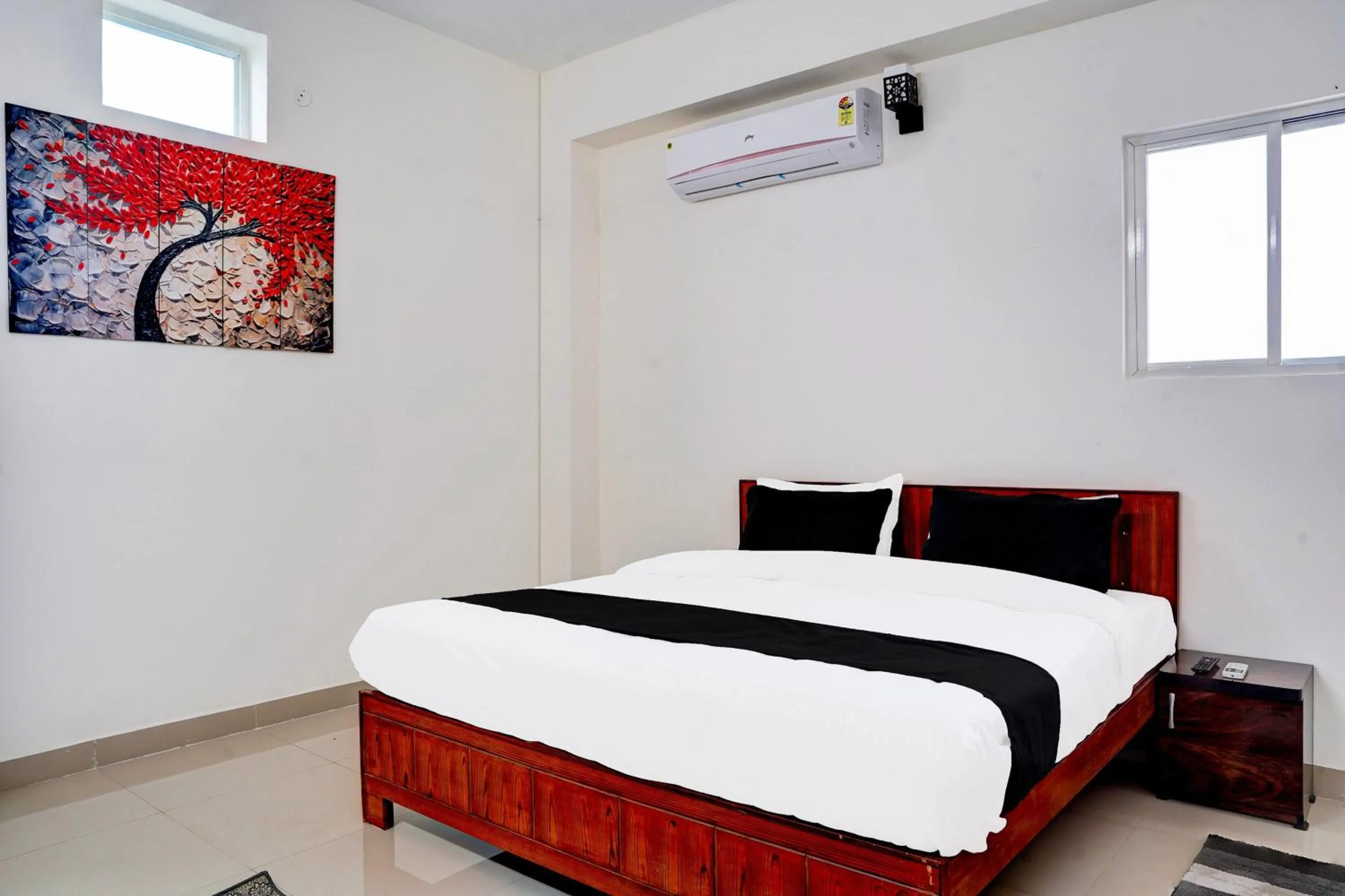 Bedroom, Bed in Hotel O MAZENTA PALACE