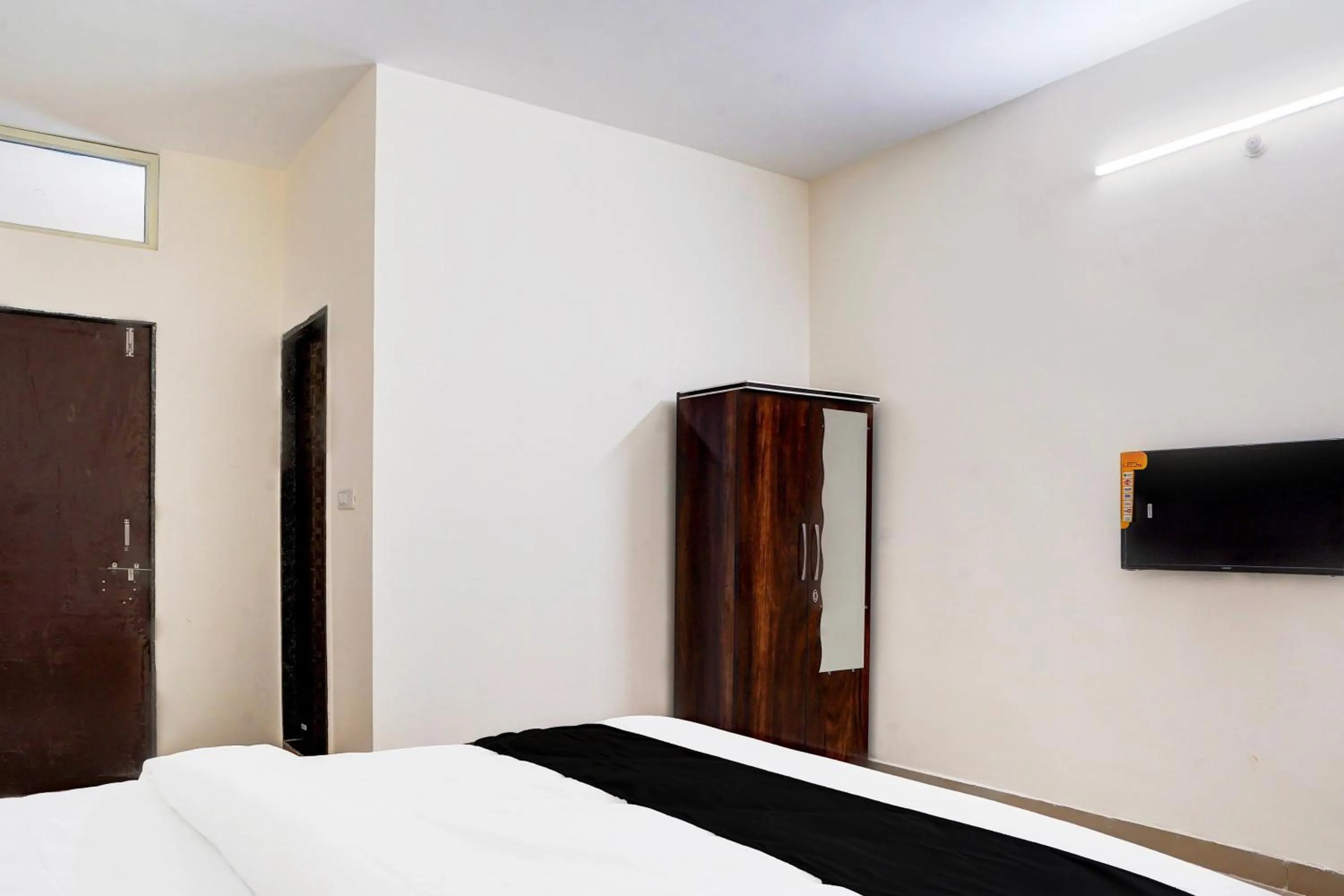 Bedroom, Bed in Hotel O MAZENTA PALACE