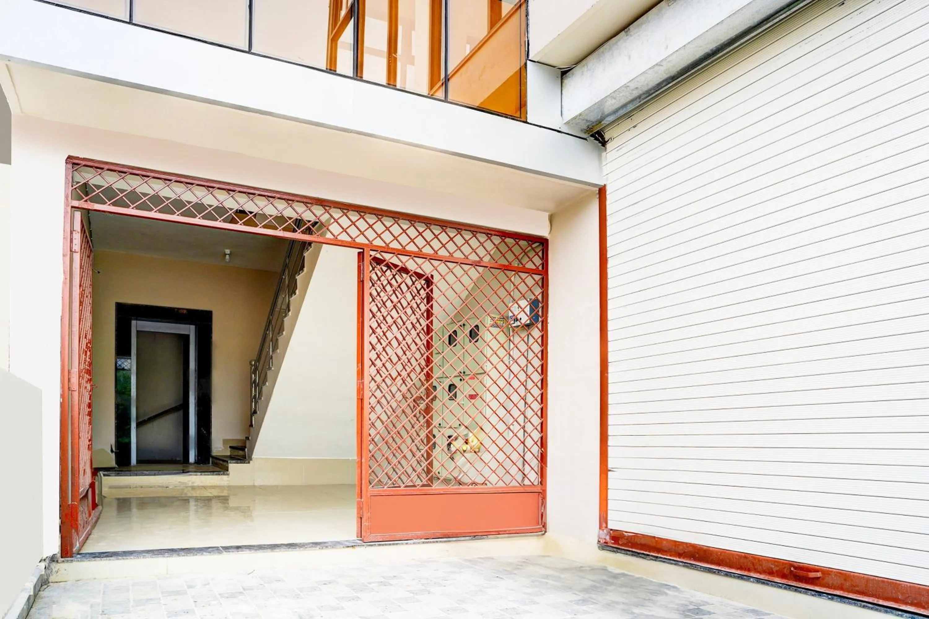 Facade/entrance in Hotel O MAZENTA PALACE