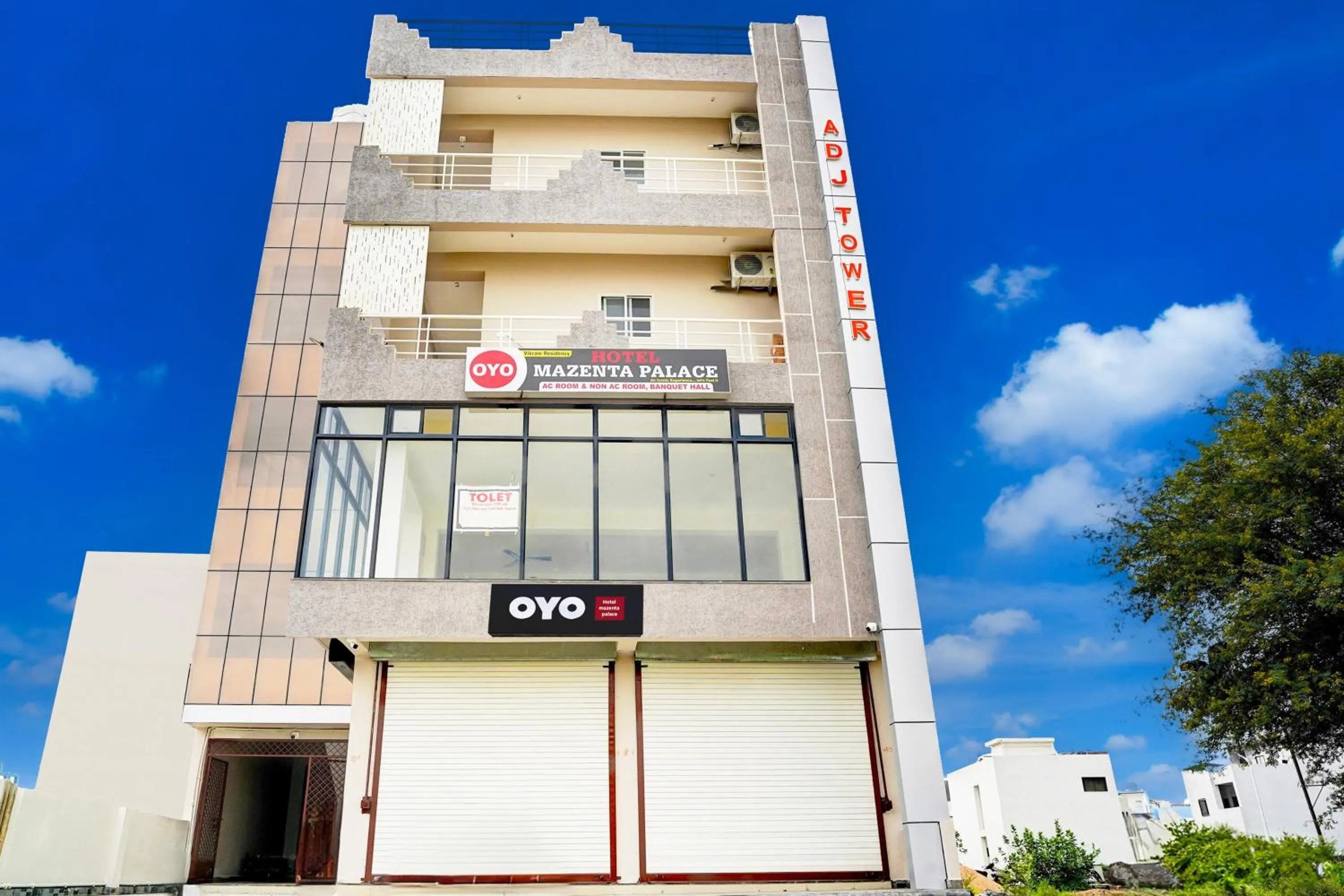 Facade/entrance in Hotel O MAZENTA PALACE