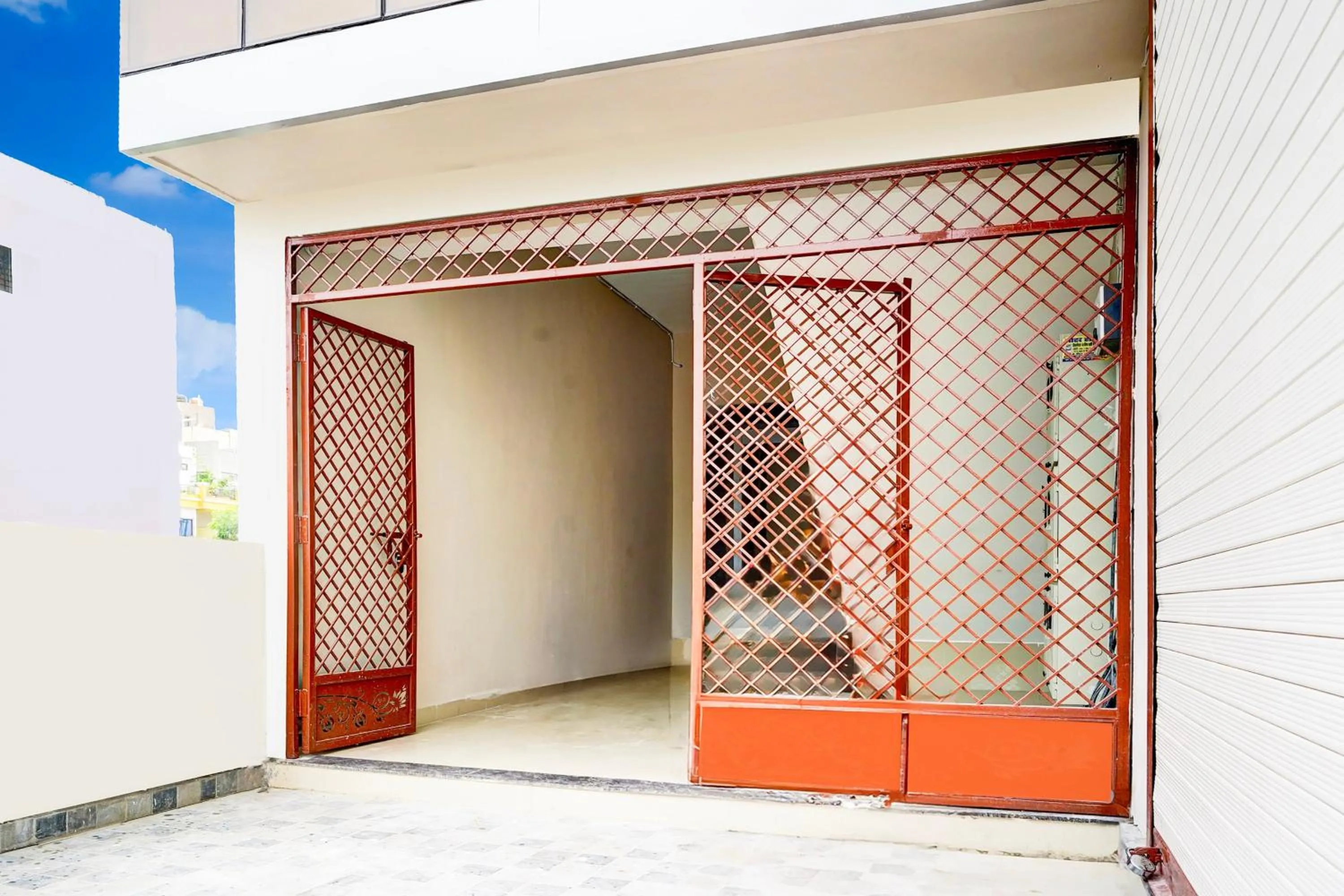 Facade/entrance in Hotel O MAZENTA PALACE