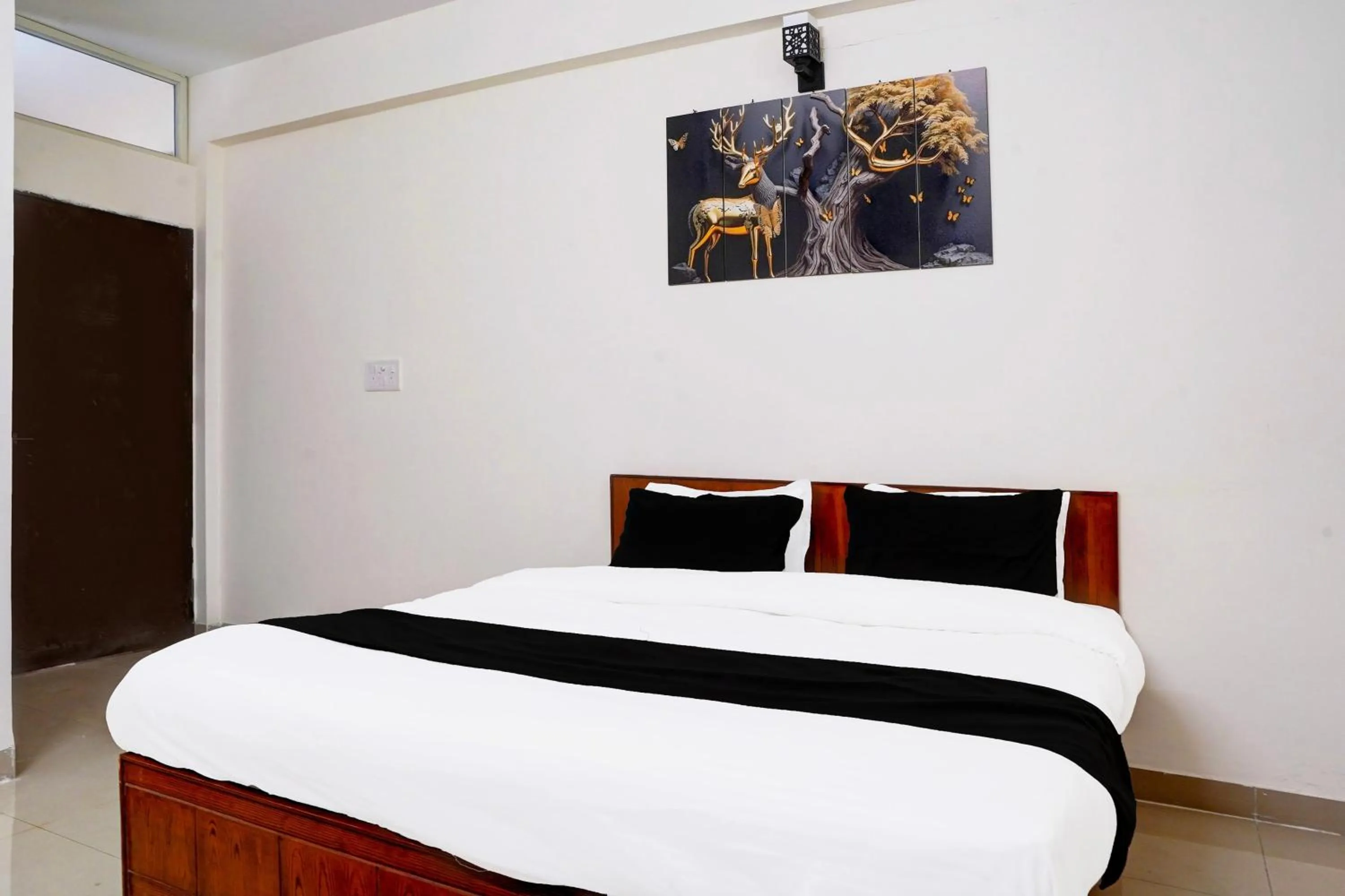 Bedroom, Bed in Hotel O MAZENTA PALACE