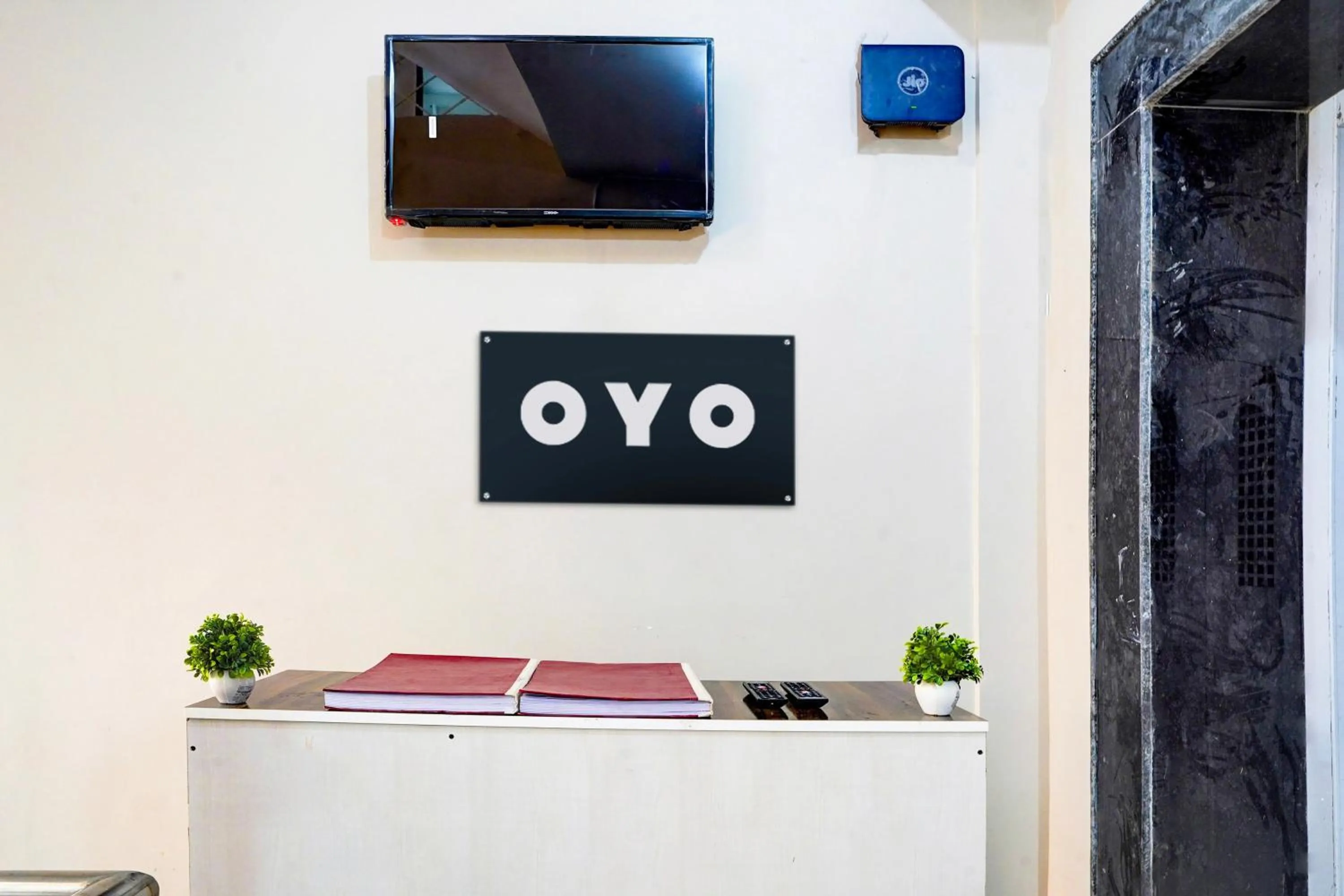 Lobby or reception in Hotel O MAZENTA PALACE