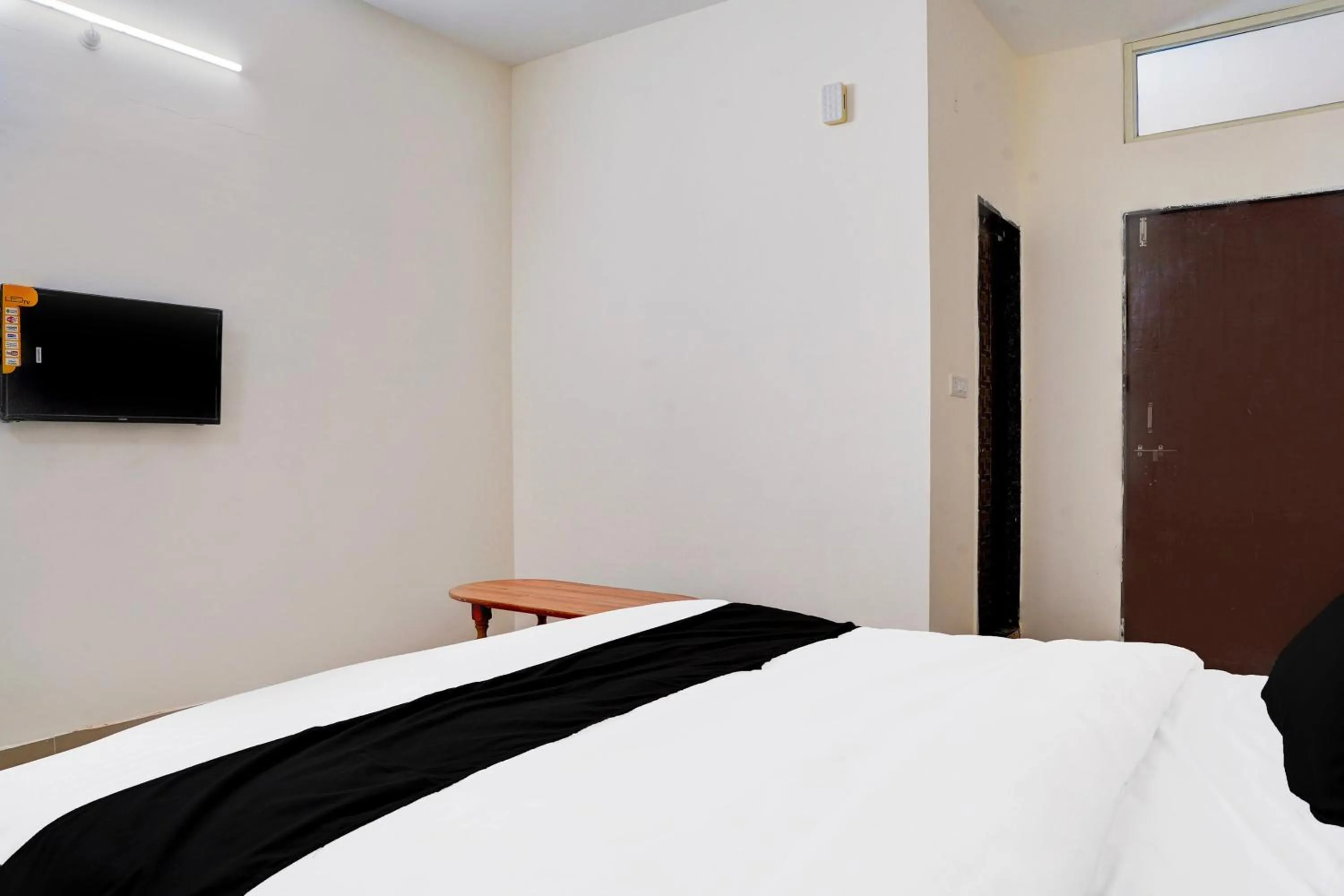 Bedroom, Bed in Hotel O MAZENTA PALACE