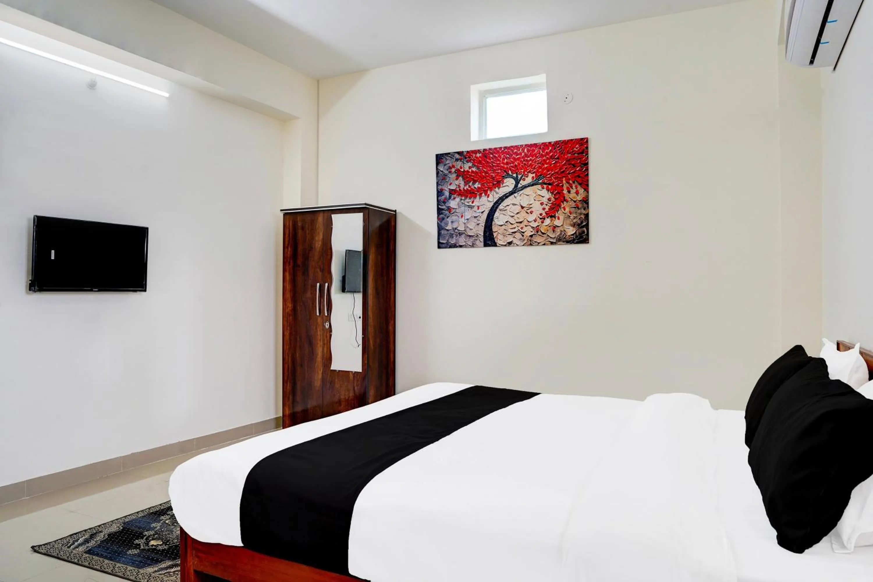 Bedroom, Bed in Hotel O MAZENTA PALACE