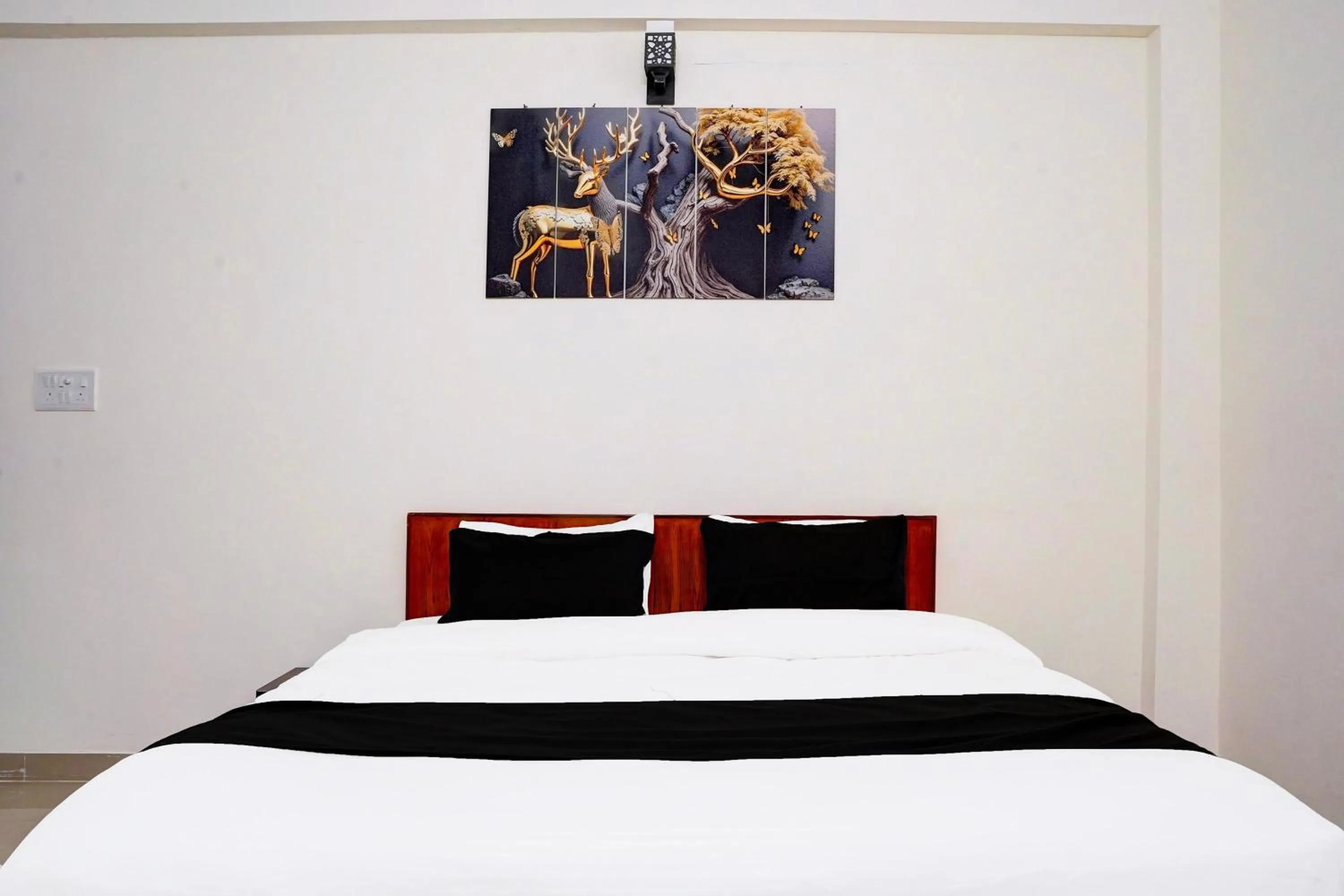 Bedroom, Bed in Hotel O MAZENTA PALACE