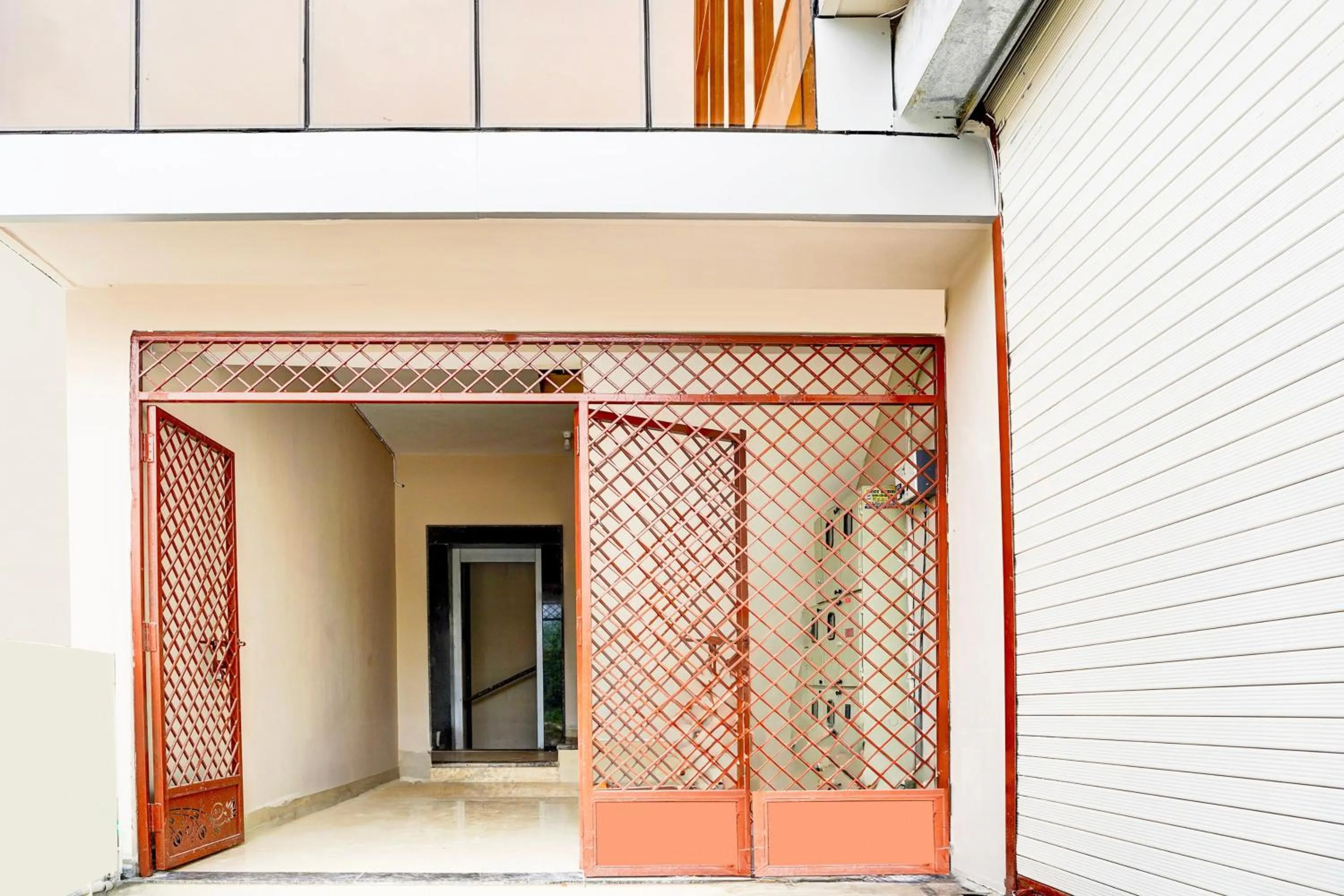 Facade/entrance in Hotel O MAZENTA PALACE
