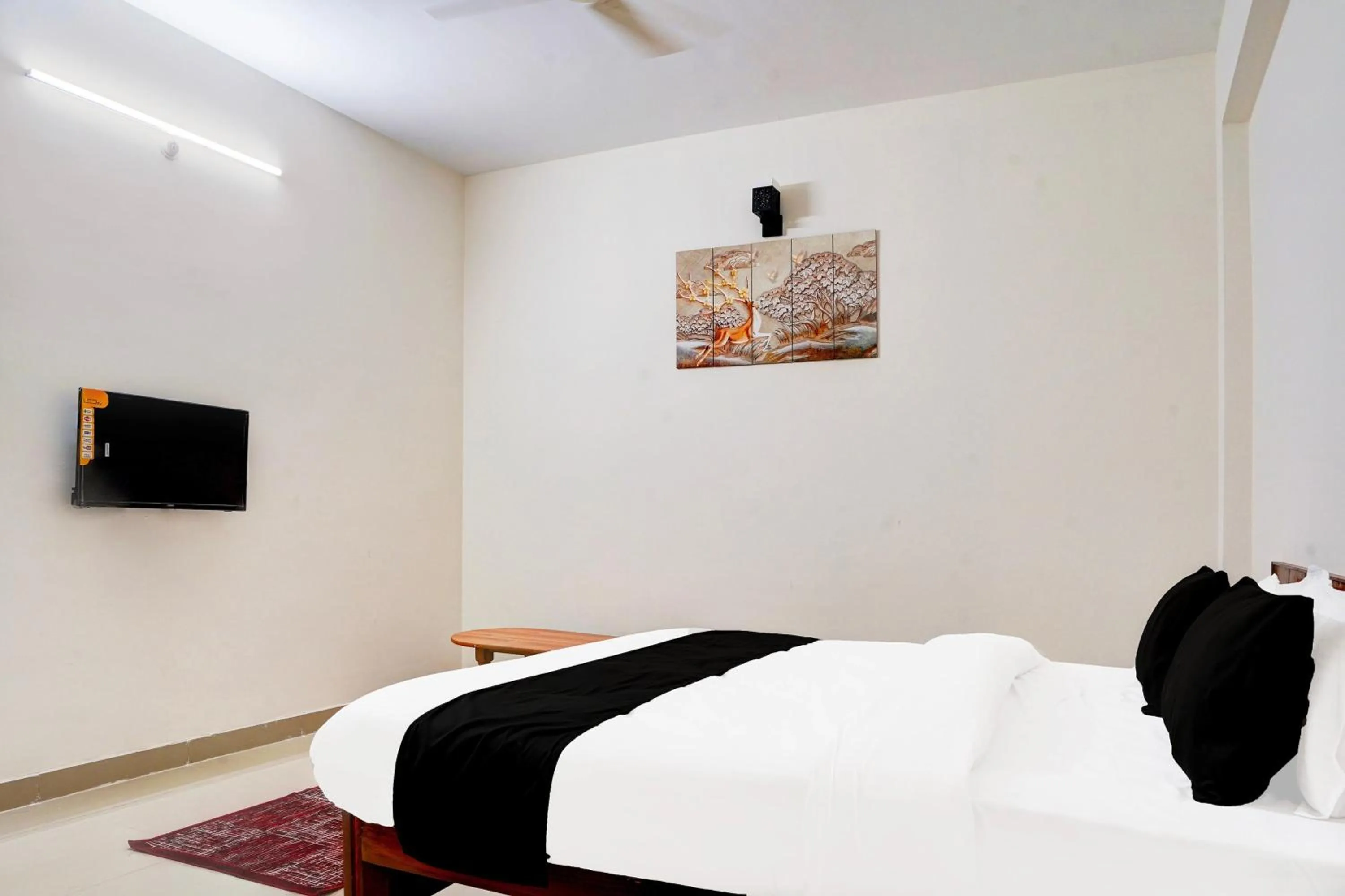 Bedroom, Bed in Hotel O MAZENTA PALACE