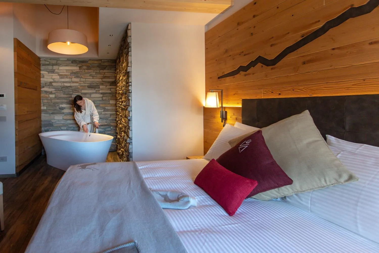 Hot Tub, Bed in Mont Chalet Nevada - Hotel & Spa