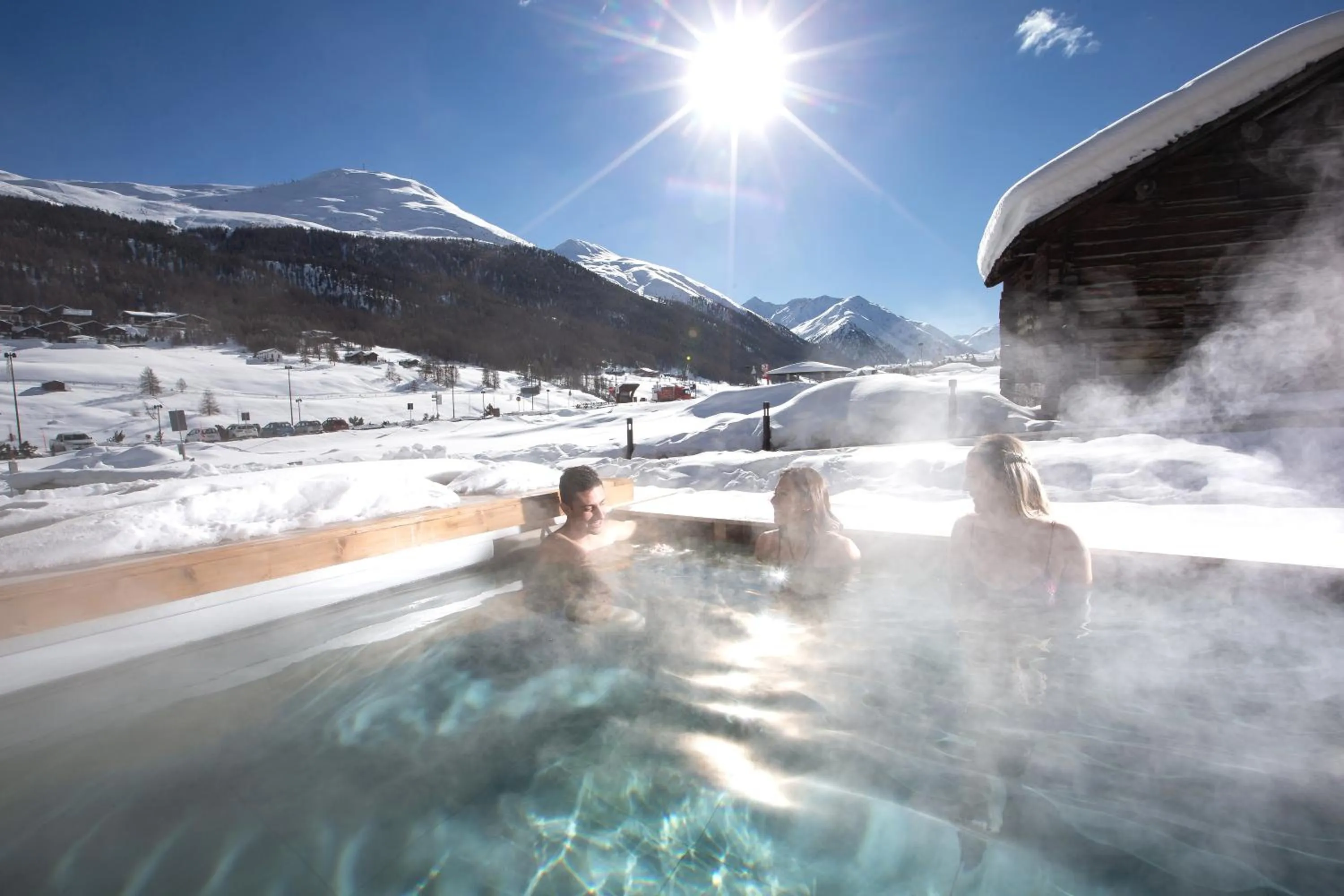 Hot Tub in Mont Chalet Nevada - Hotel & Spa