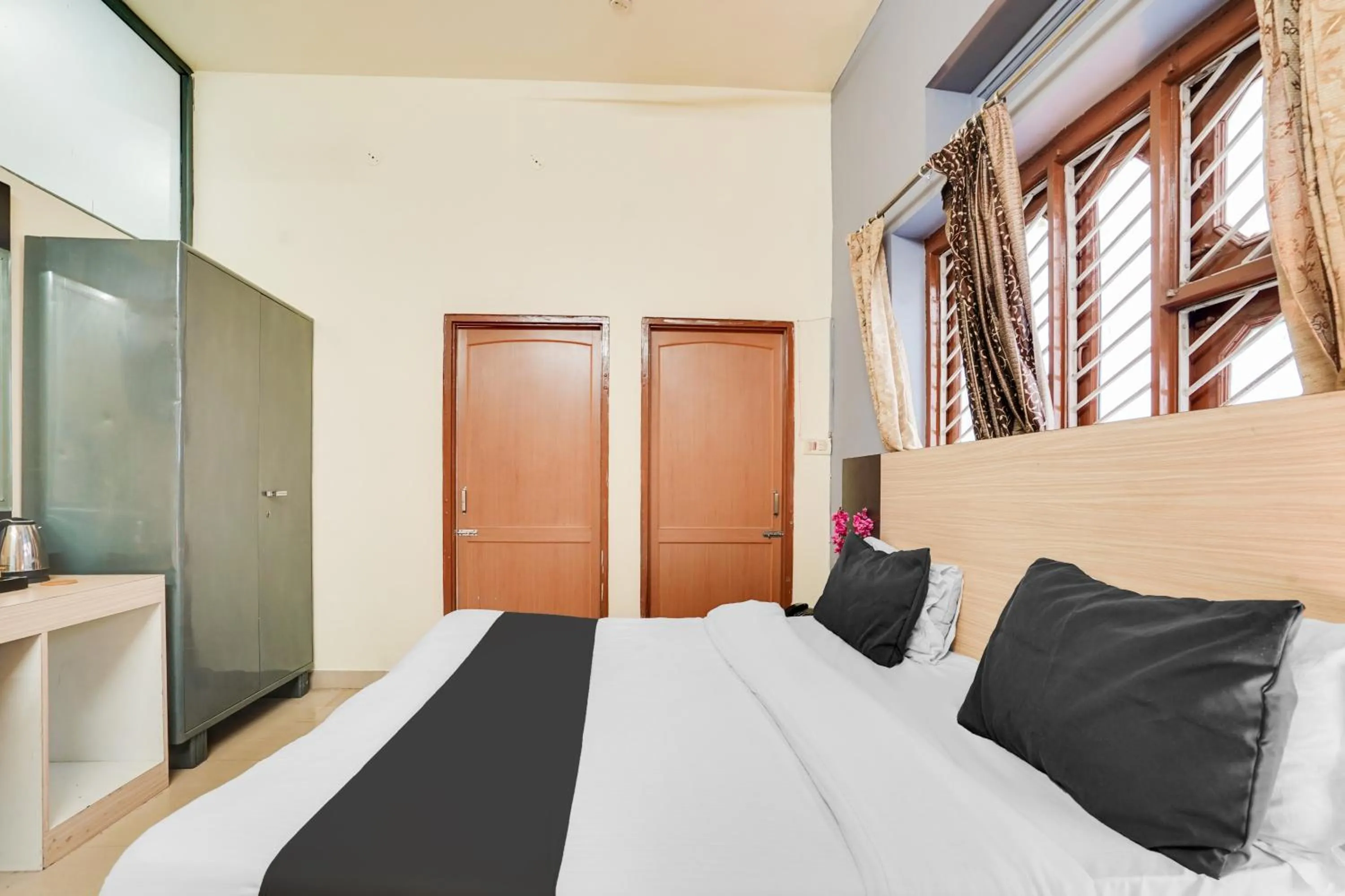 Bedroom in Hotel O JLN Marg Malviya Nagar Formerly Hotel Braj Haveli