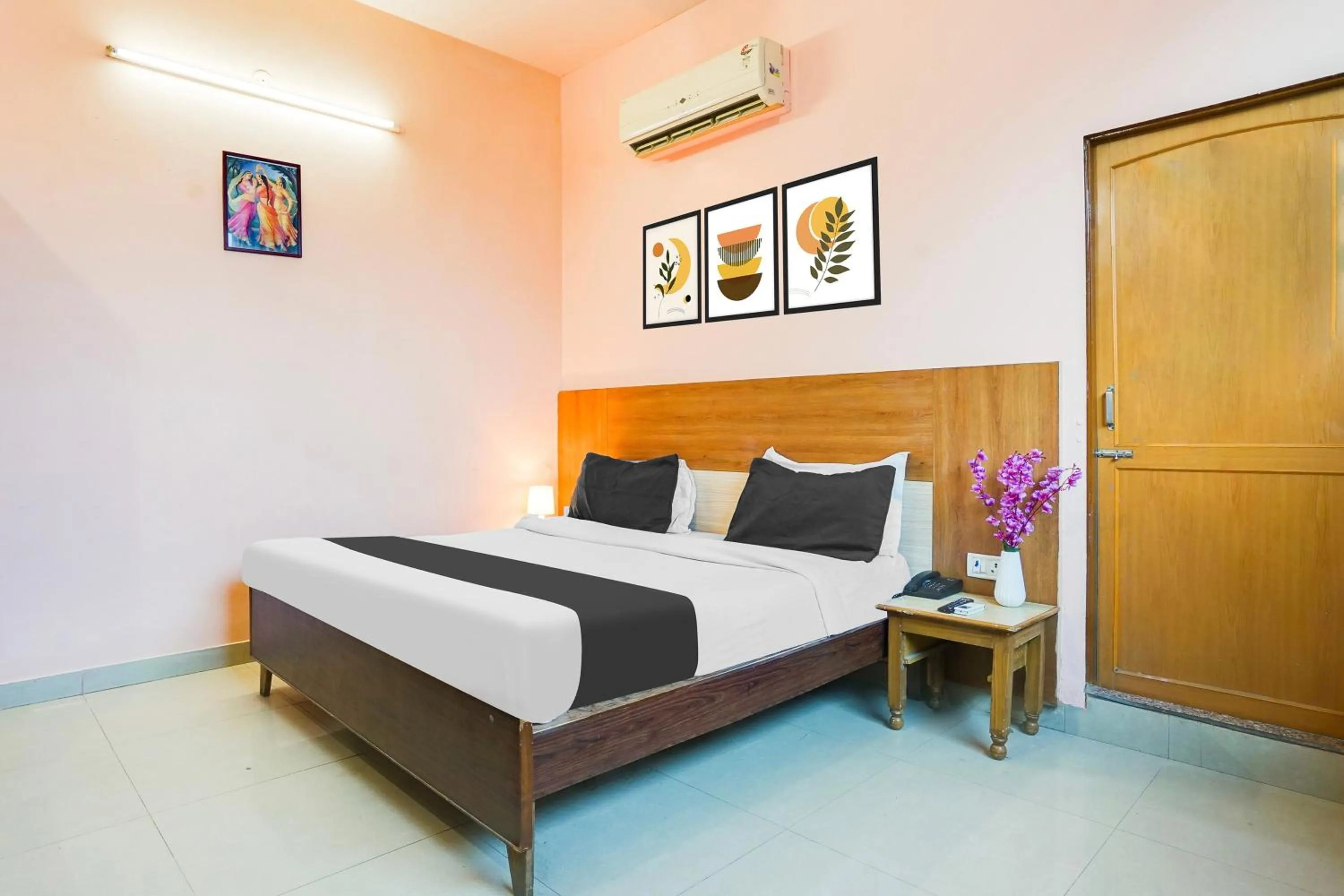 Bedroom in Hotel O JLN Marg Malviya Nagar Formerly Hotel Braj Haveli