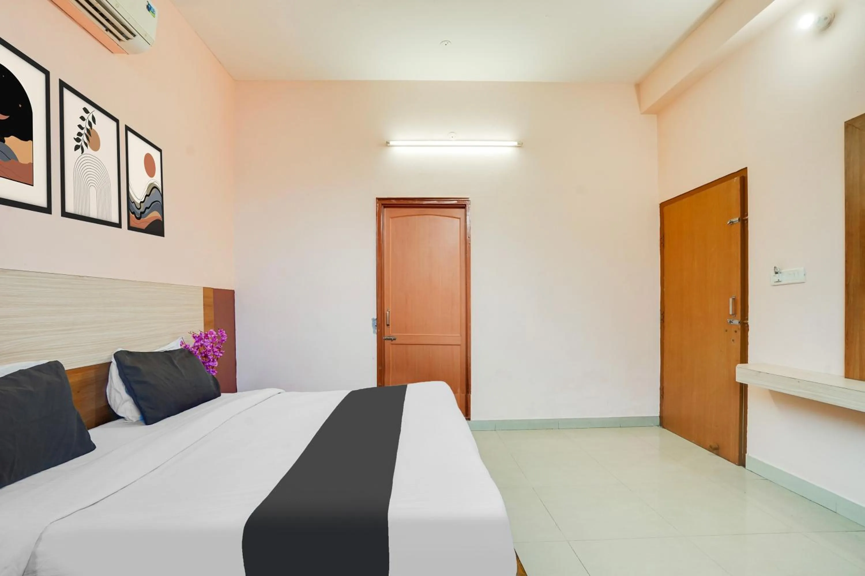 Bedroom in Hotel O JLN Marg Malviya Nagar Formerly Hotel Braj Haveli