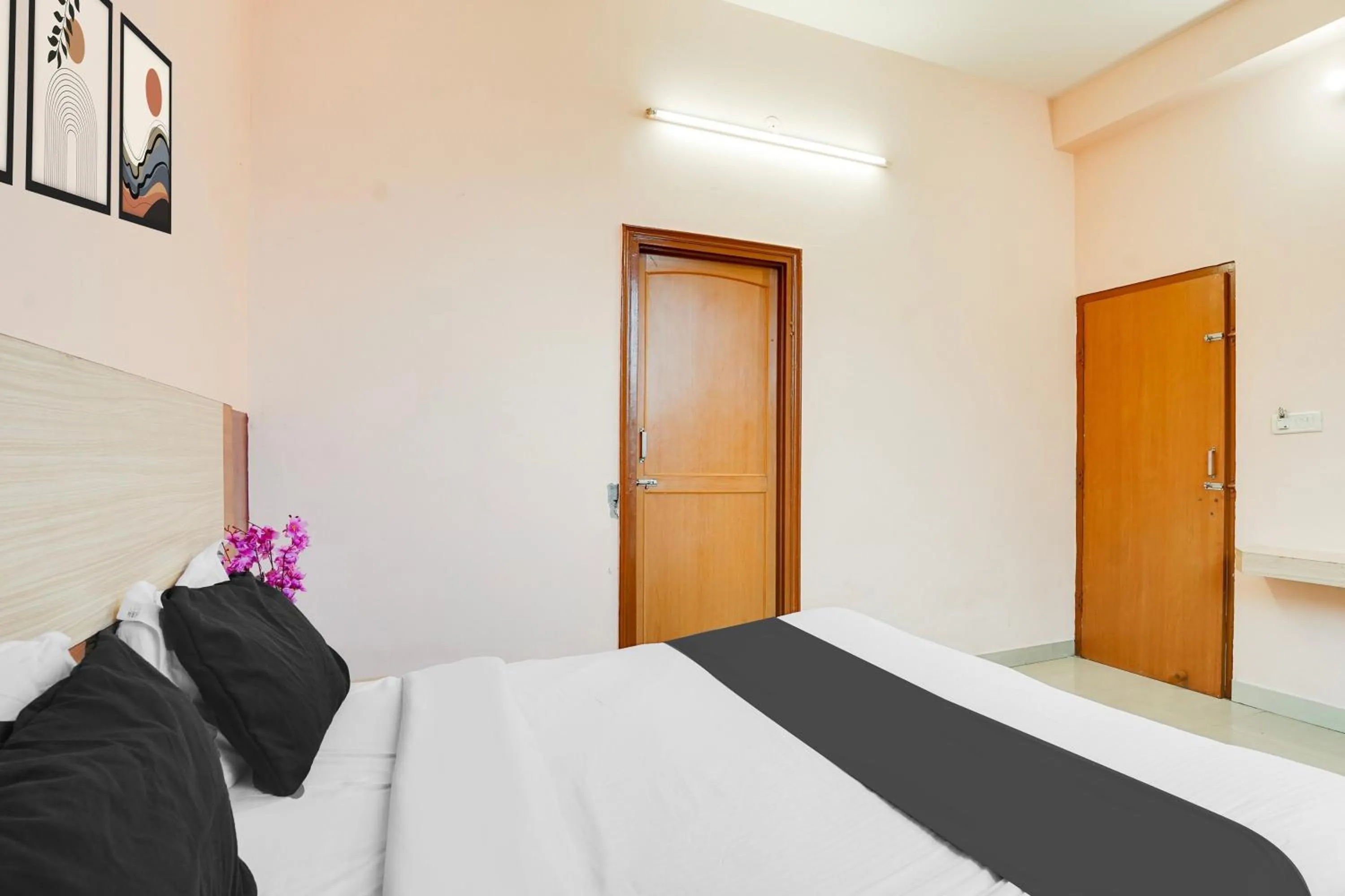 Bedroom in Hotel O JLN Marg Malviya Nagar Formerly Hotel Braj Haveli