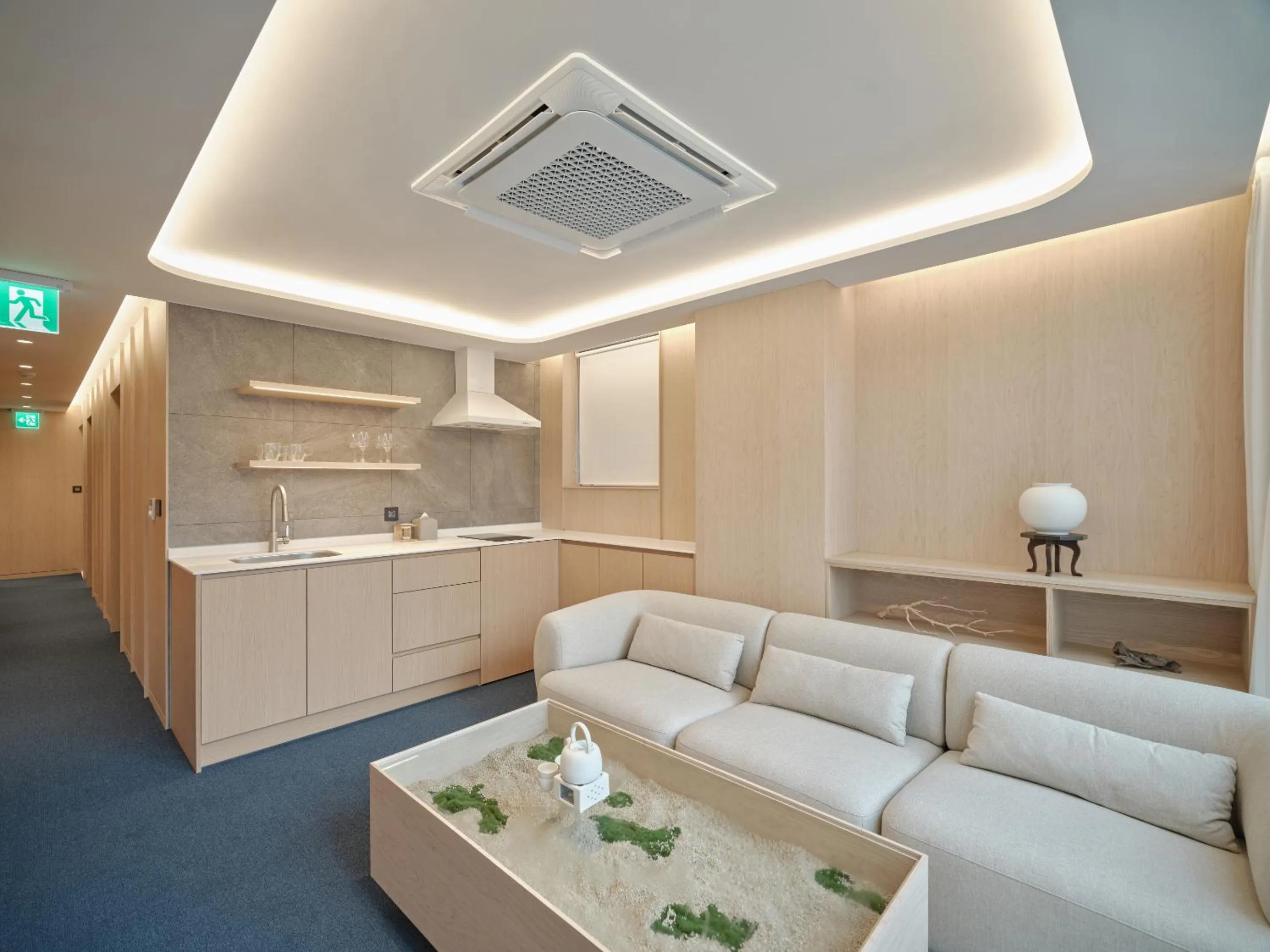 Kitchen or kitchenette in UH Suite The Gangnam