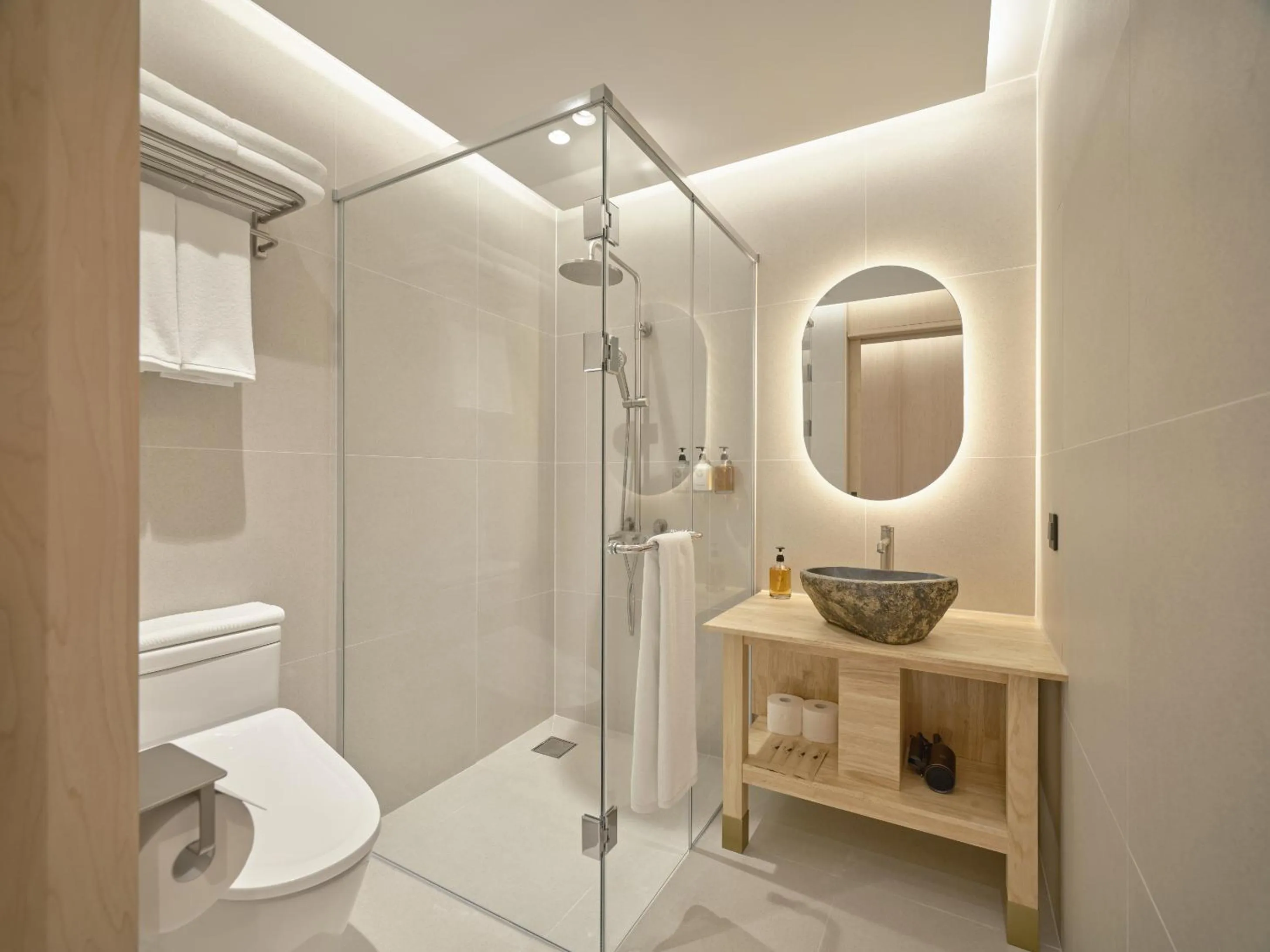 Shower in UH Suite The Gangnam