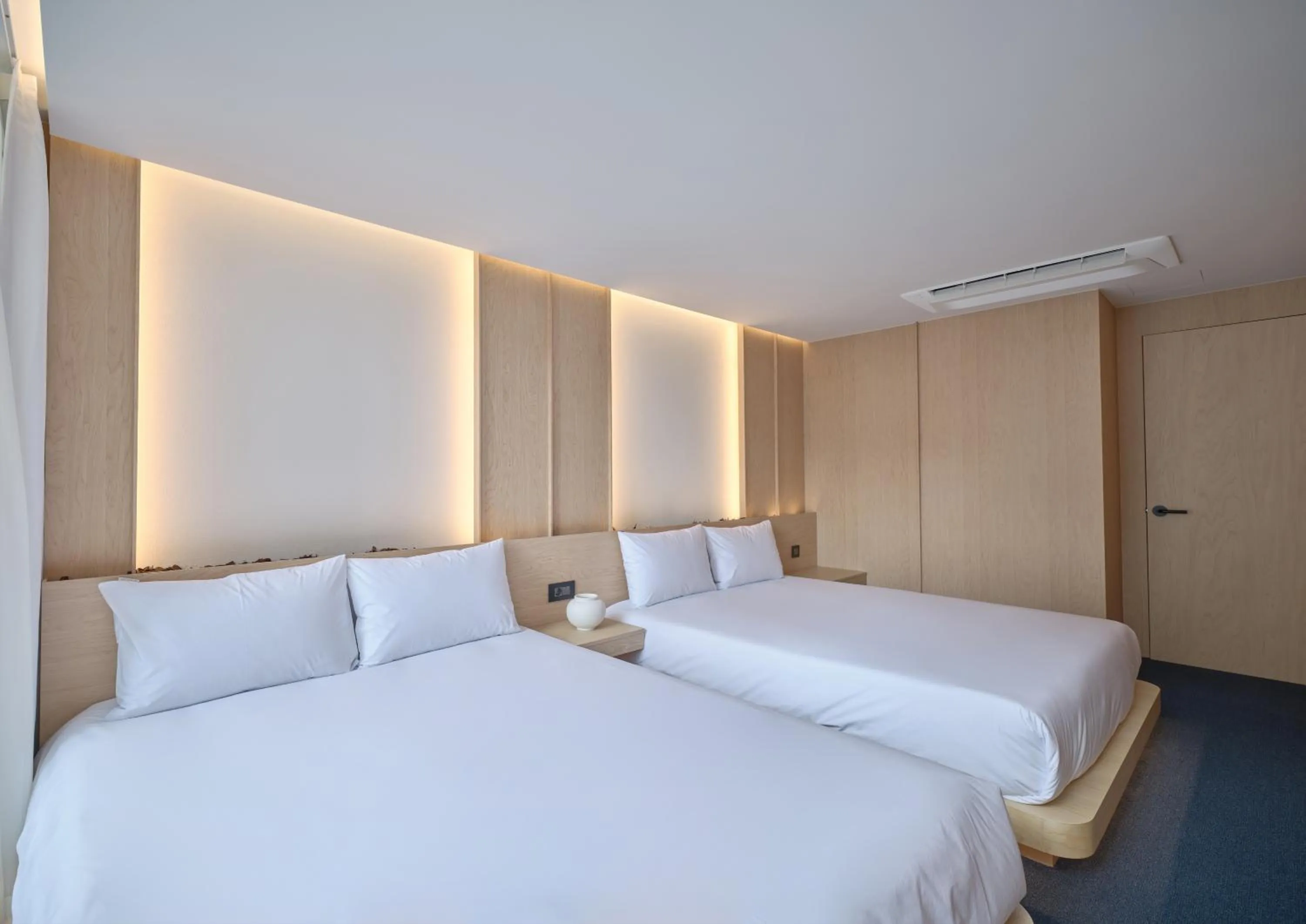 Bed in UH Suite The Gangnam