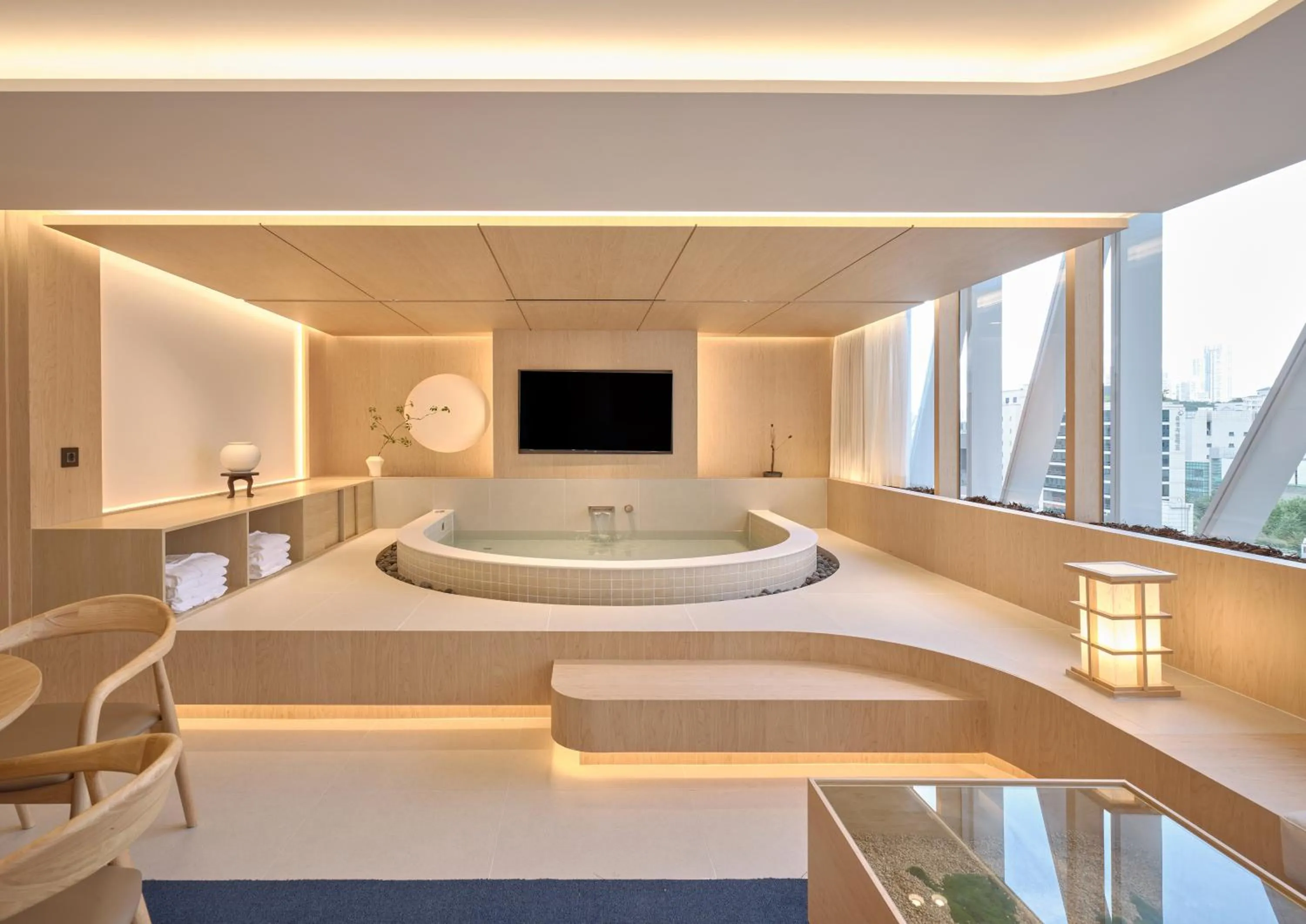 Hot Tub in UH Suite The Gangnam