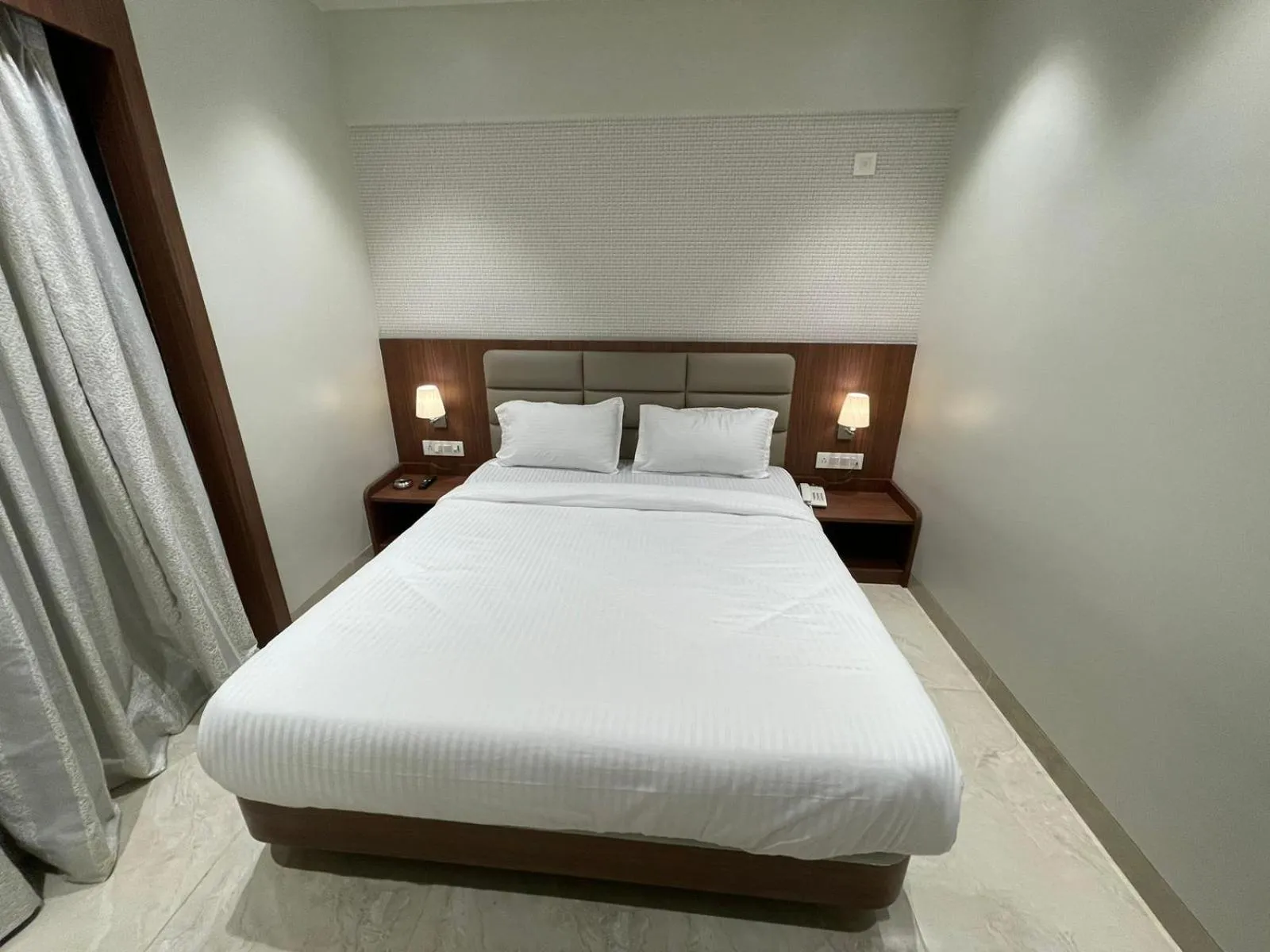 Bed in Hotel The West Coast