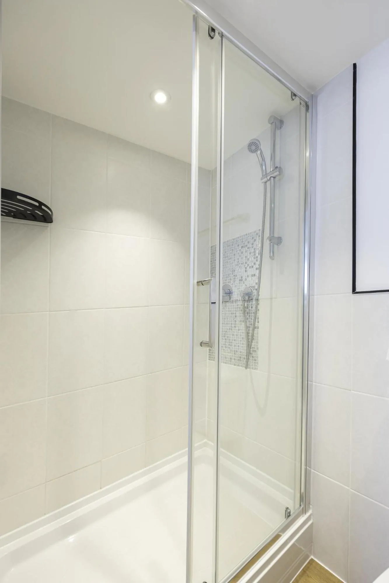 Bathroom in Upper Rock Brighton – Guest House