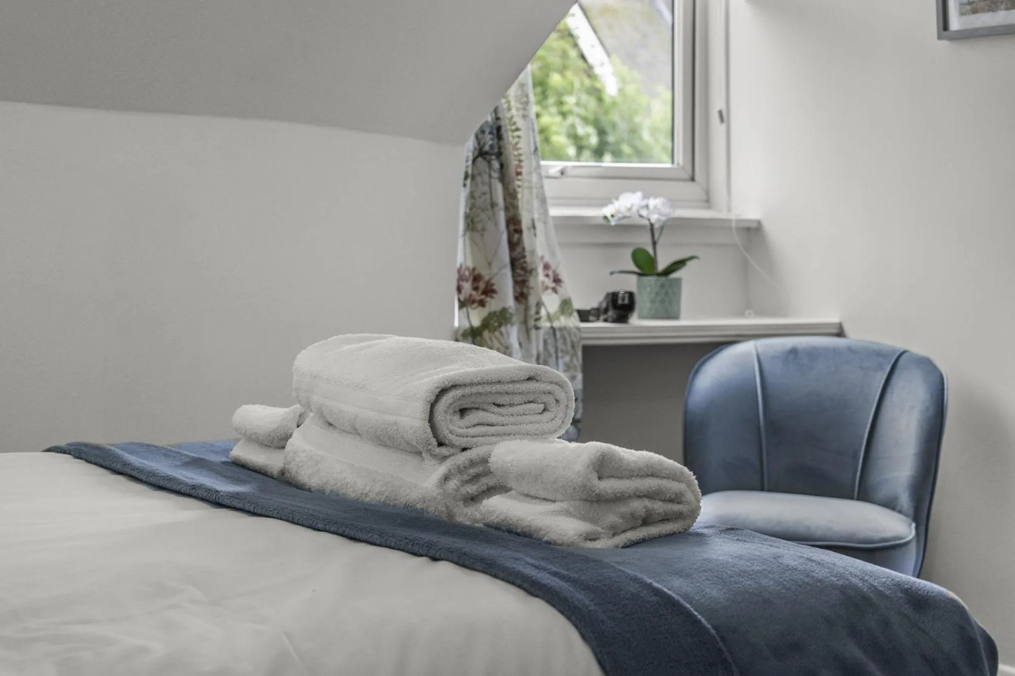 Bedroom, Bed in Upper Rock Brighton – Guest House