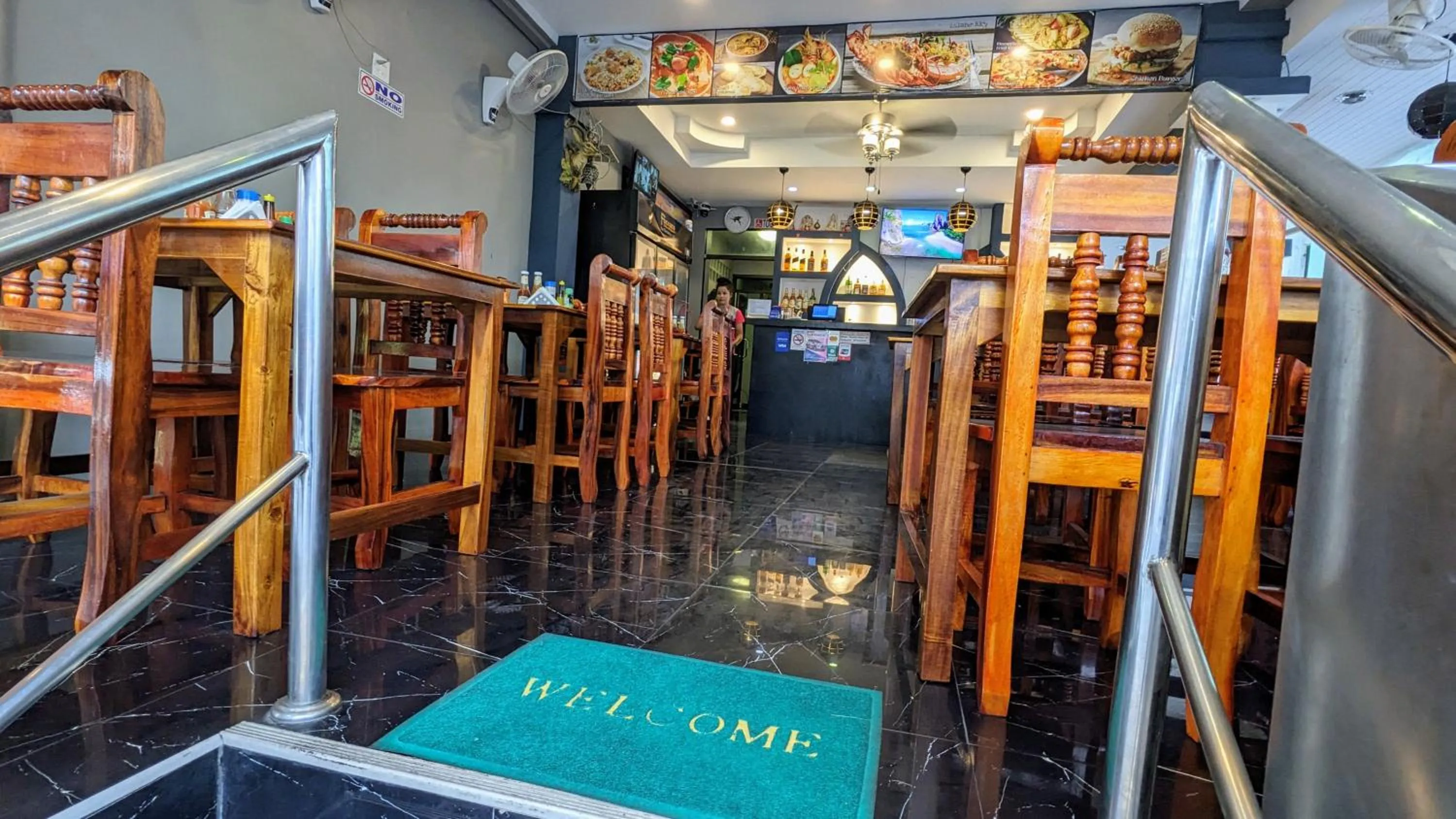 Restaurant/places to eat in Heaven House Restro & Bar